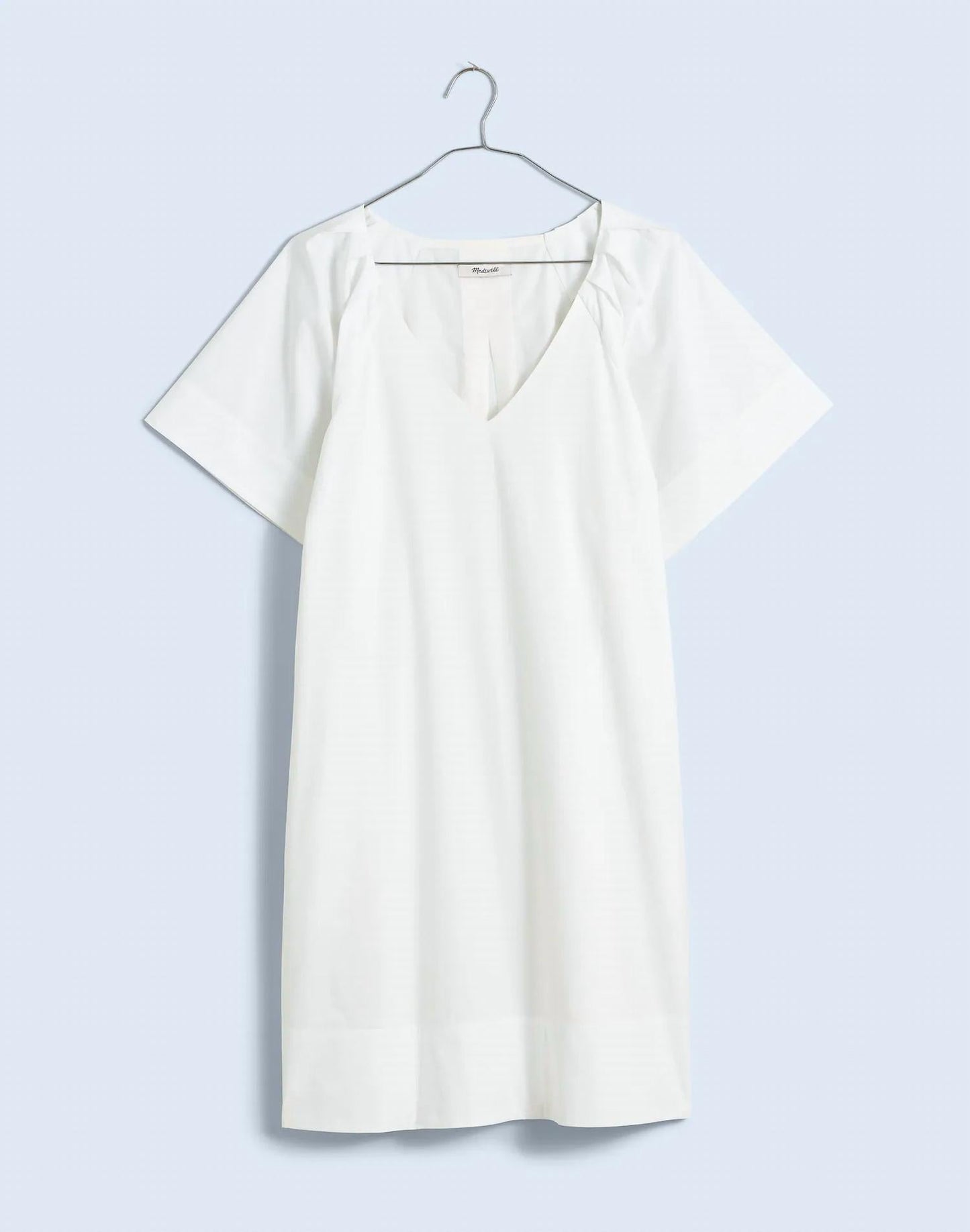 Vestido corto con cuello en V color blanco