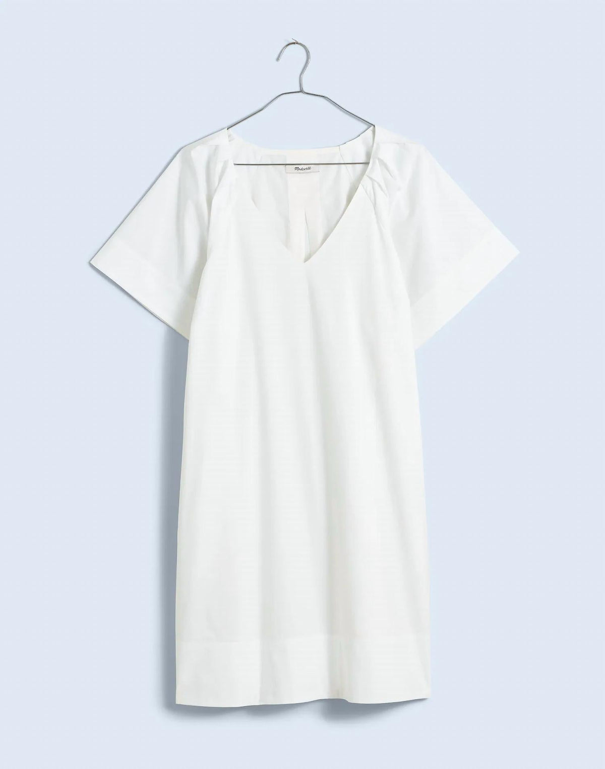 Vestido corto con cuello en V color blanco