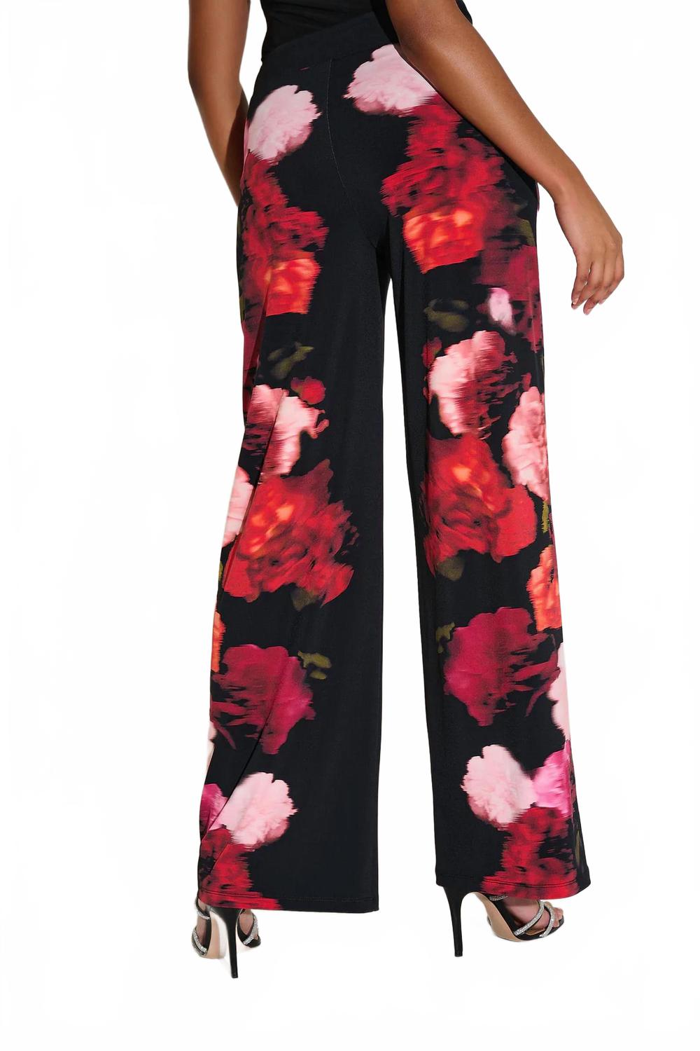Pantalón de pierna ancha con estampado floral color negro