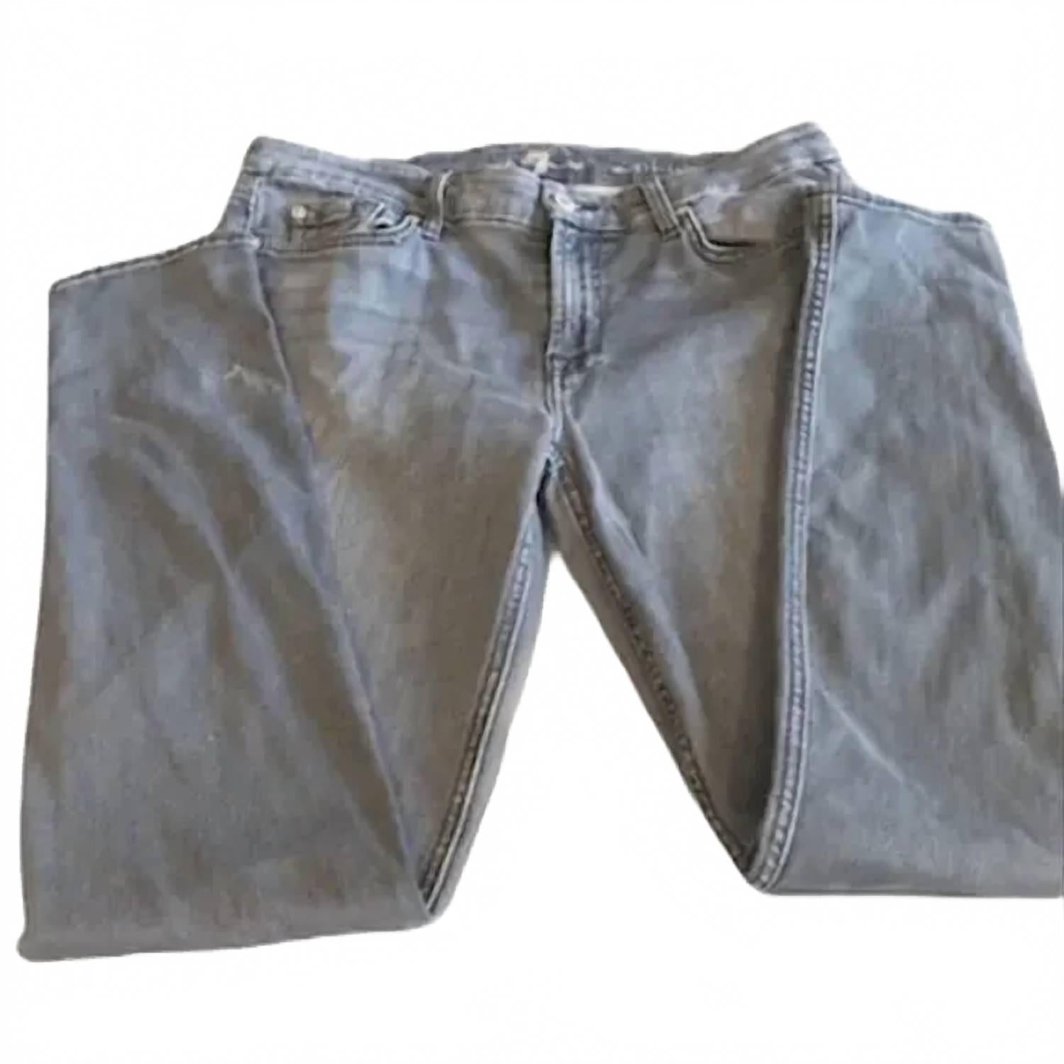 Jean de corte ajustado color gris