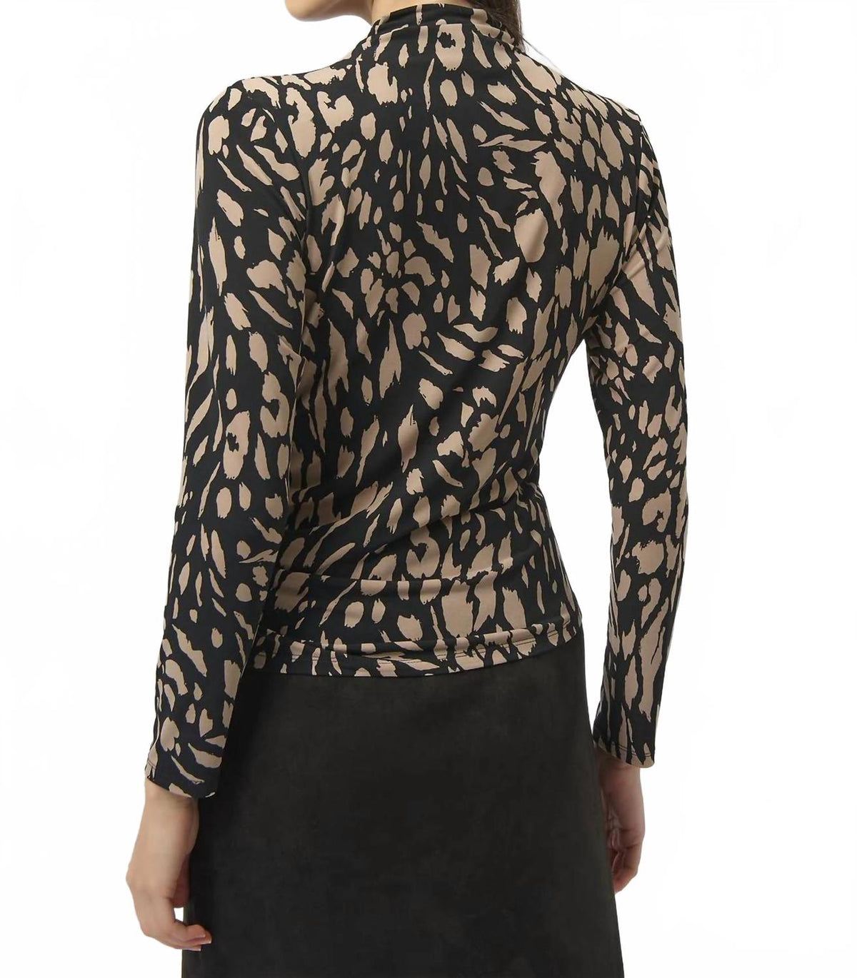 Top con cuello alto color negro
