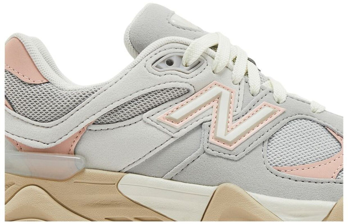 Calzado de mujer color gris y rosado