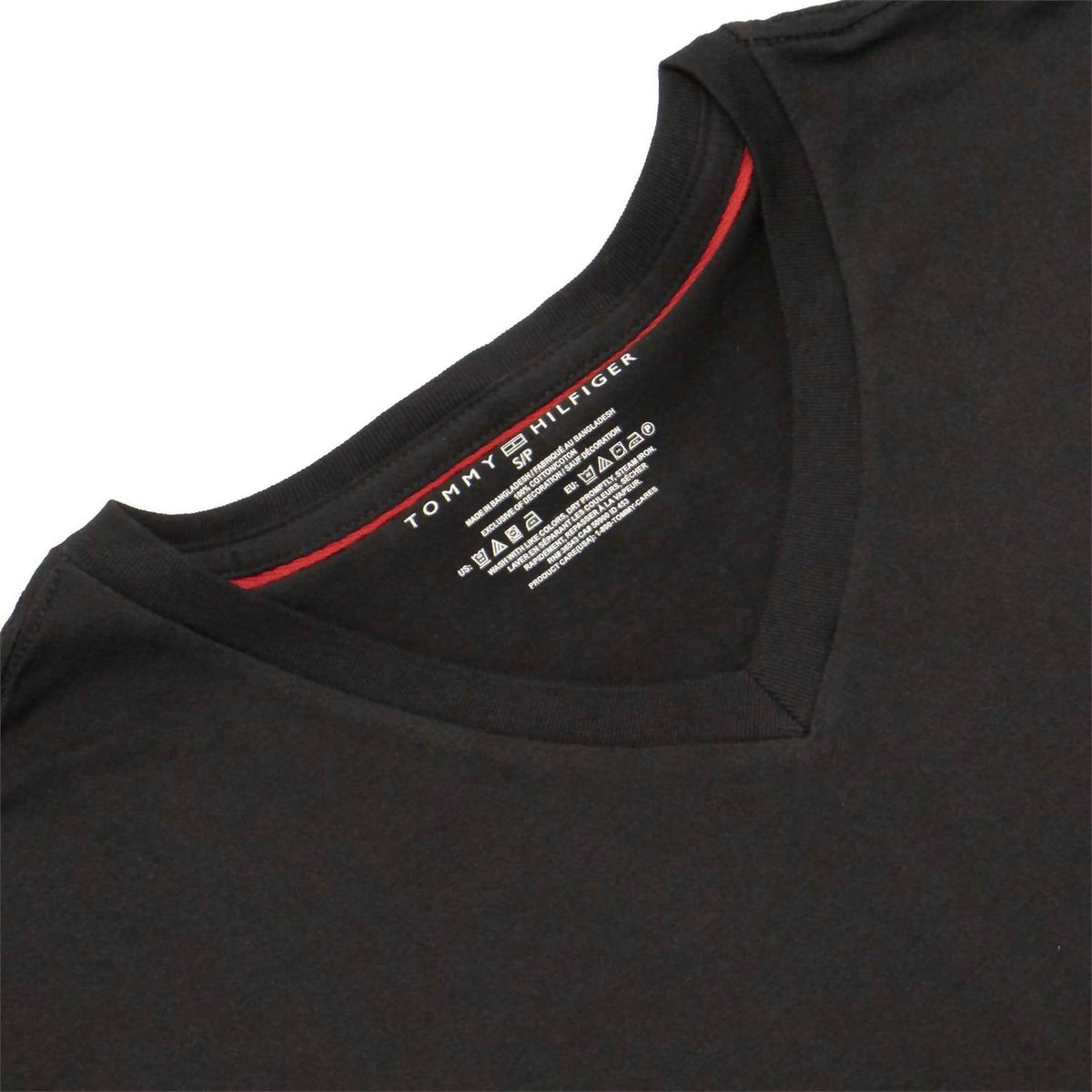 Camiseta de hombre con cuello en V color negro
