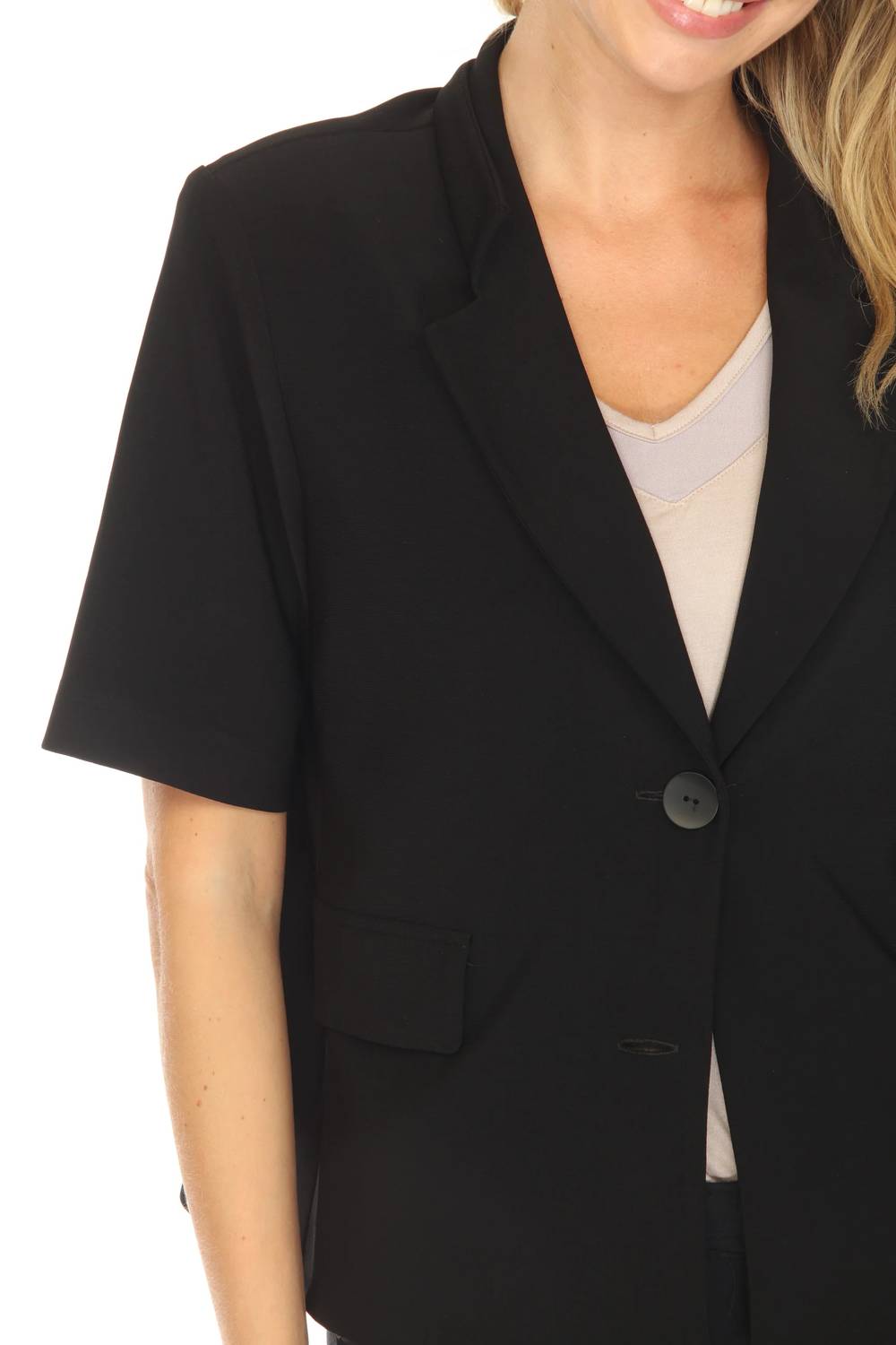 Blazer de manga corta color negro