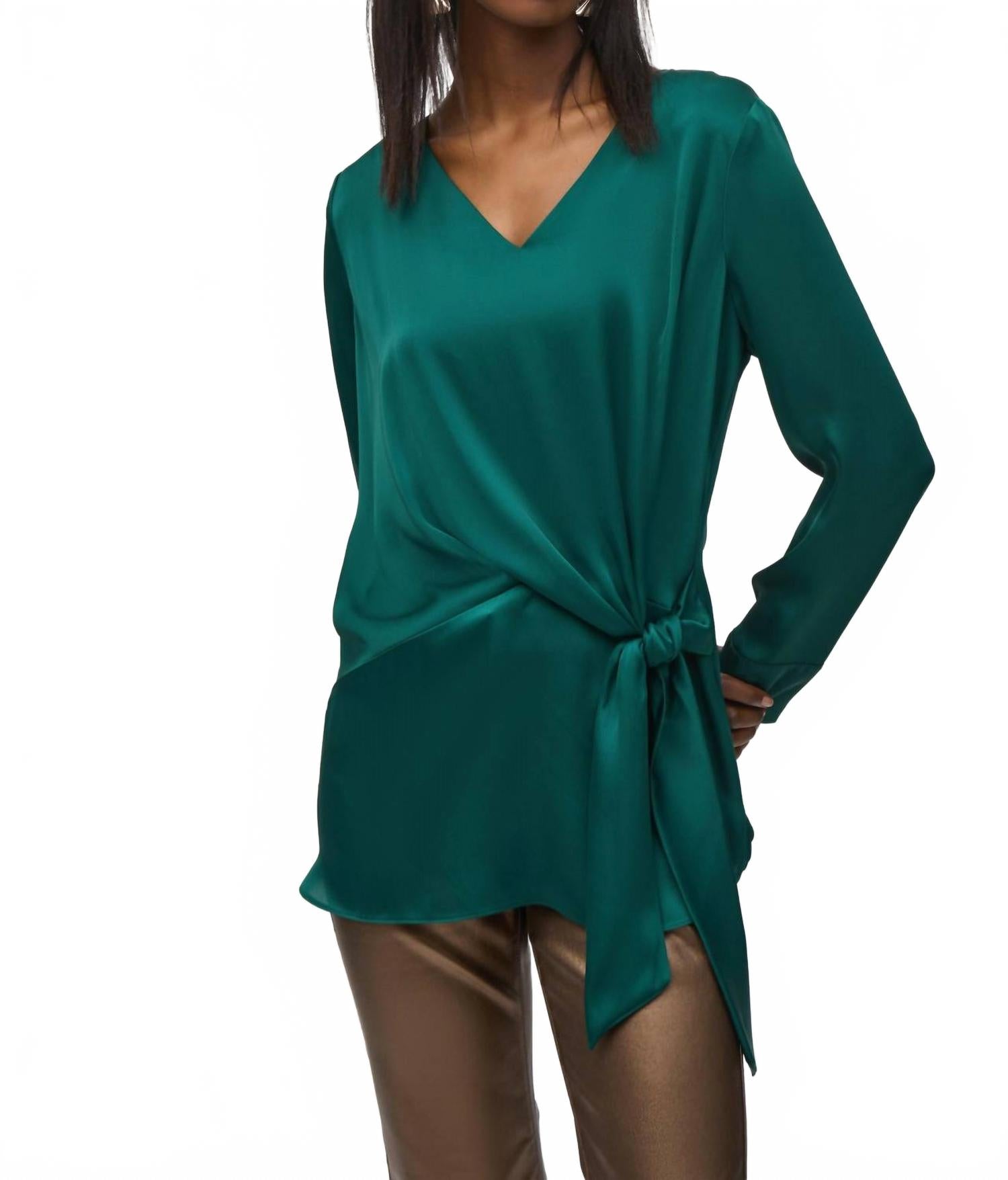 Top con cuello en V color verde