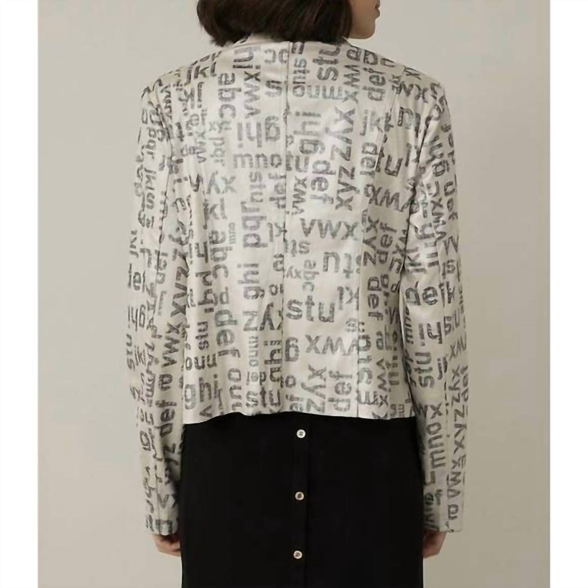 Chaqueta color plateado