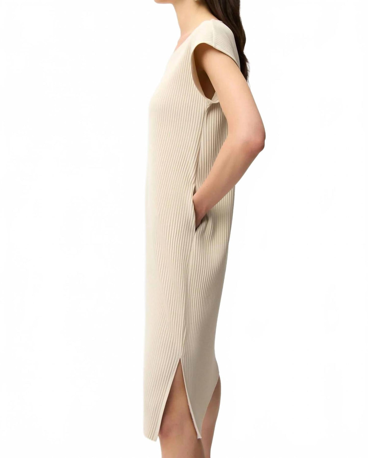 Vestido midi con cuello en V con pliegues