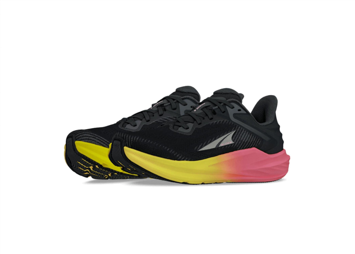 Tenis para correr de mujer color negro y rosado