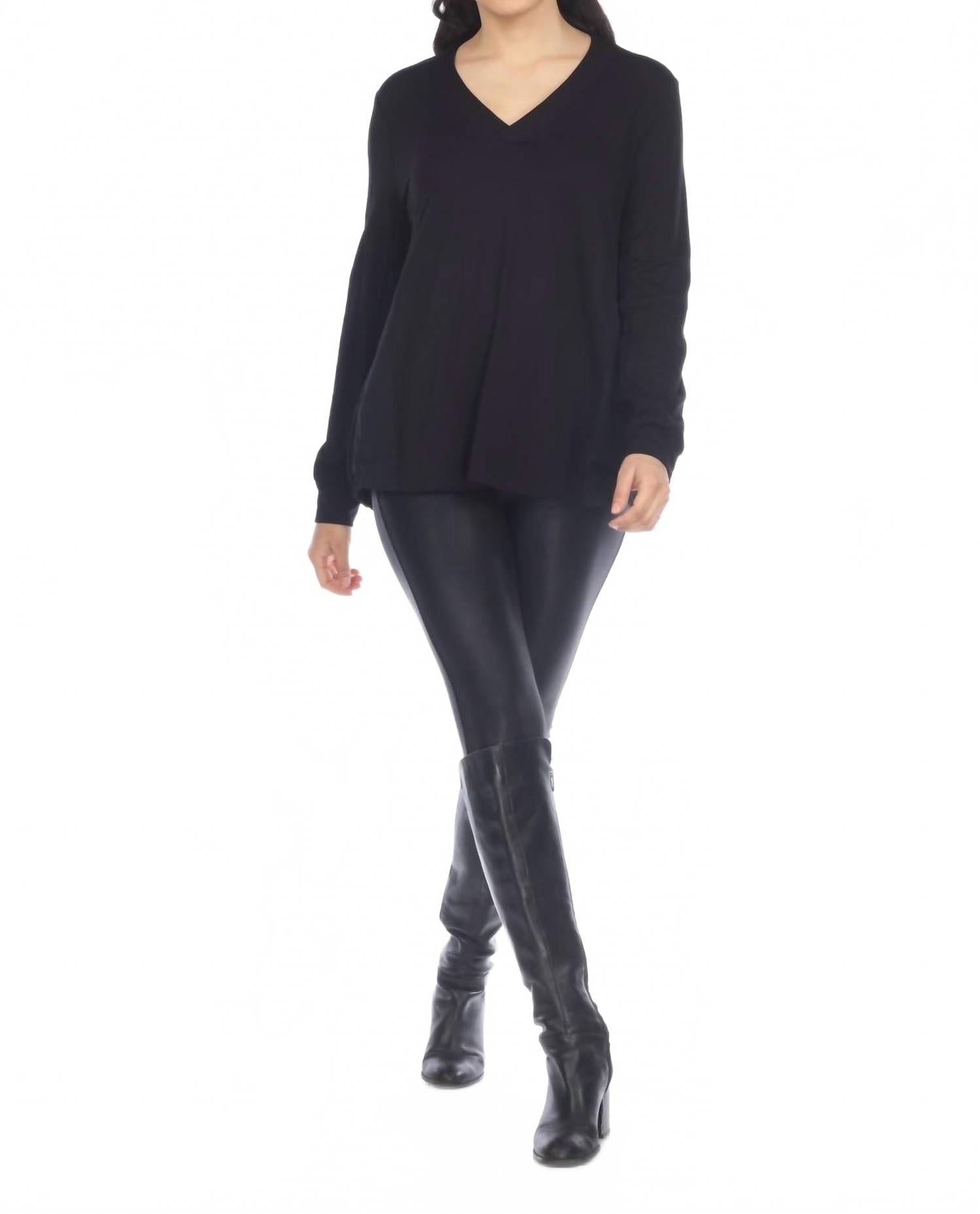 Top de manga larga con cuello en V color negro