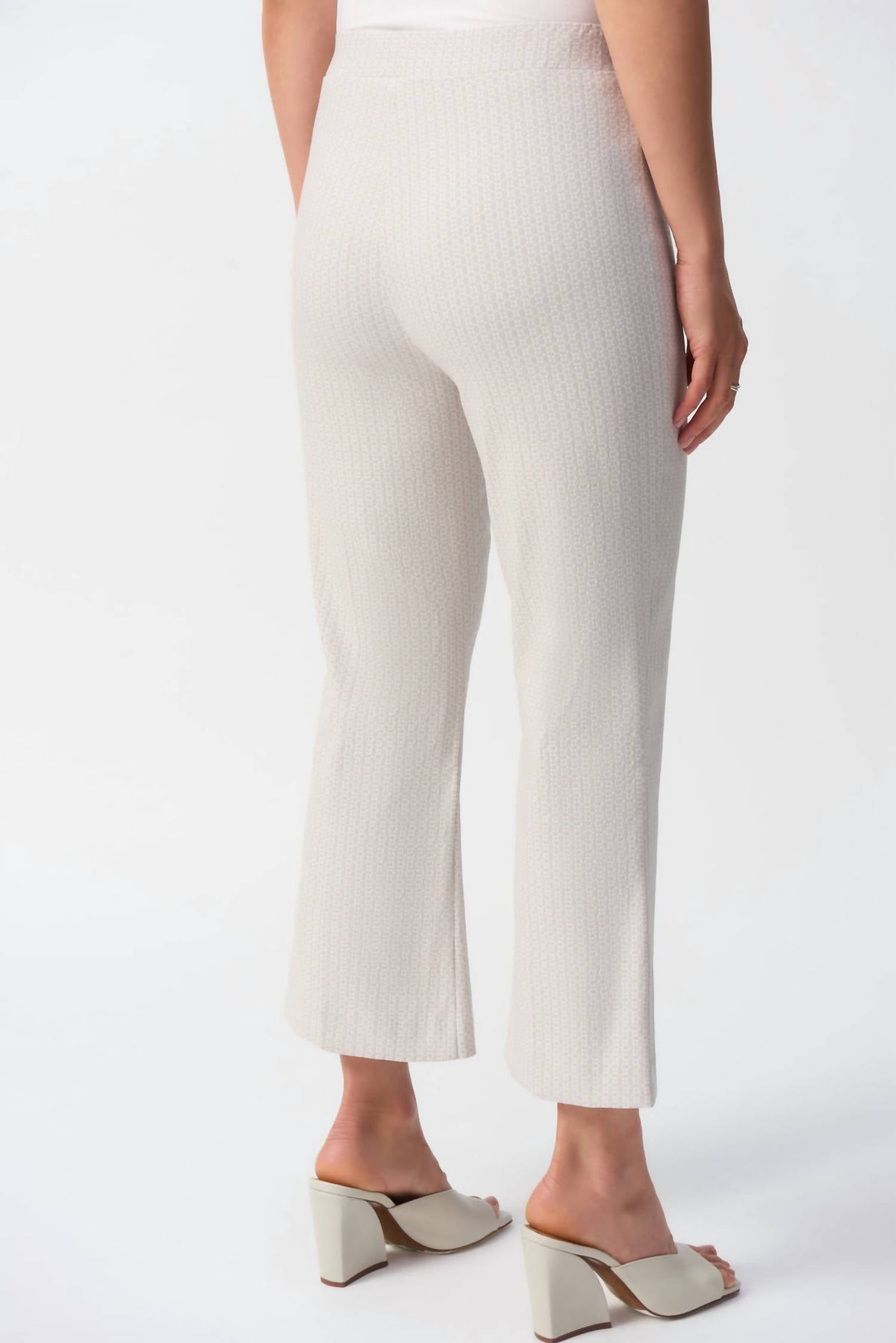 Pantalón color blanco y gris