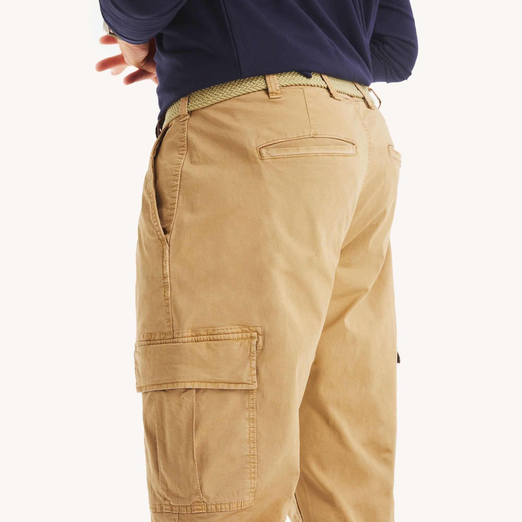 Pantalón de hombre con pliegues