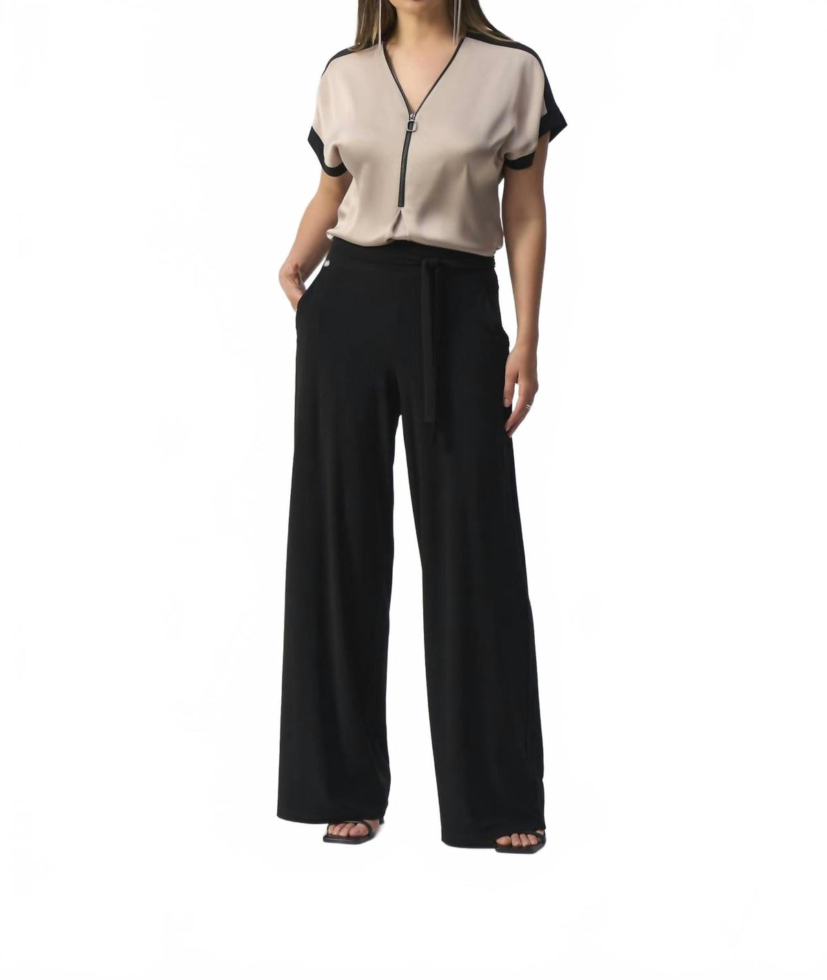 Pantalón de pierna ancha color negro
