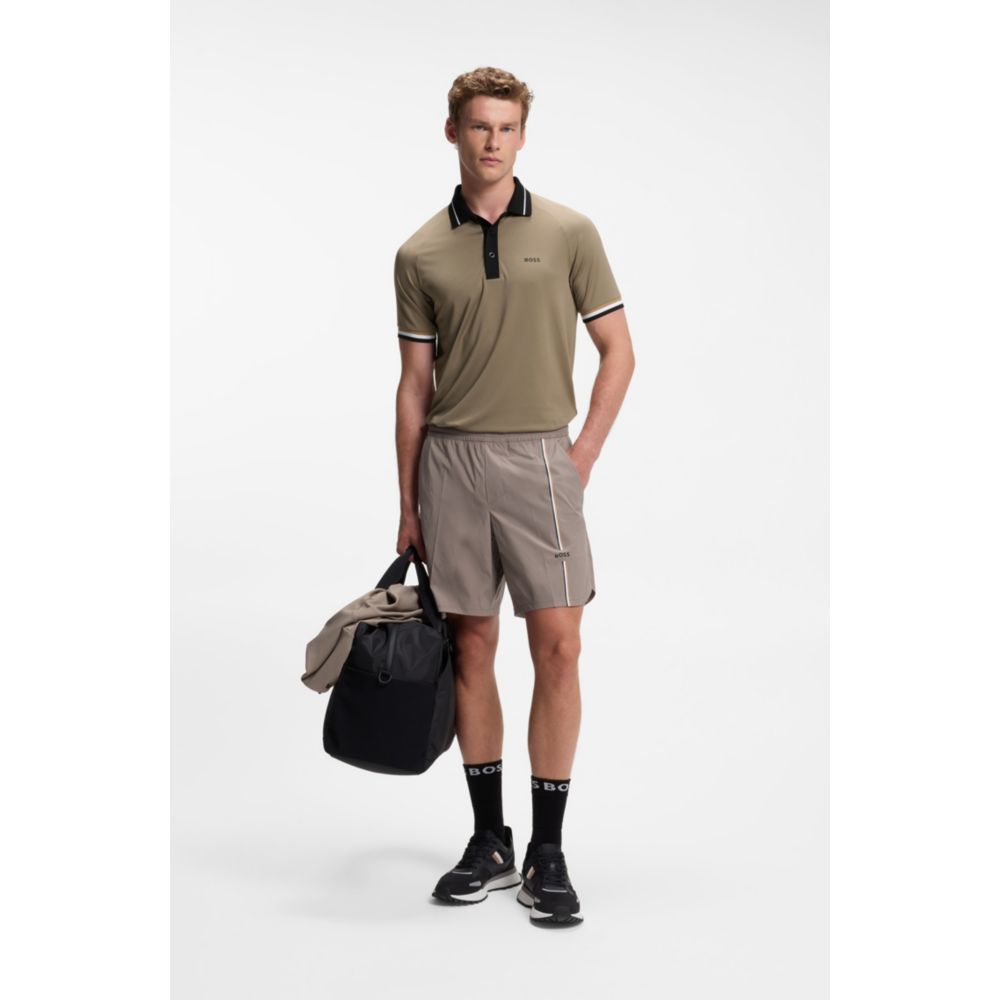 Polo de corte ajustado