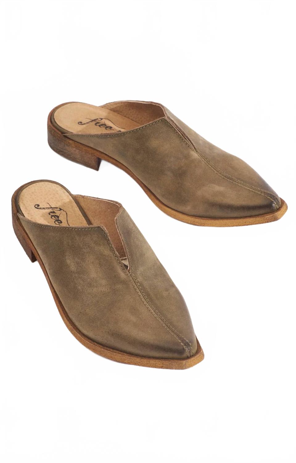 Zapatos destalonados de mujer de cuero