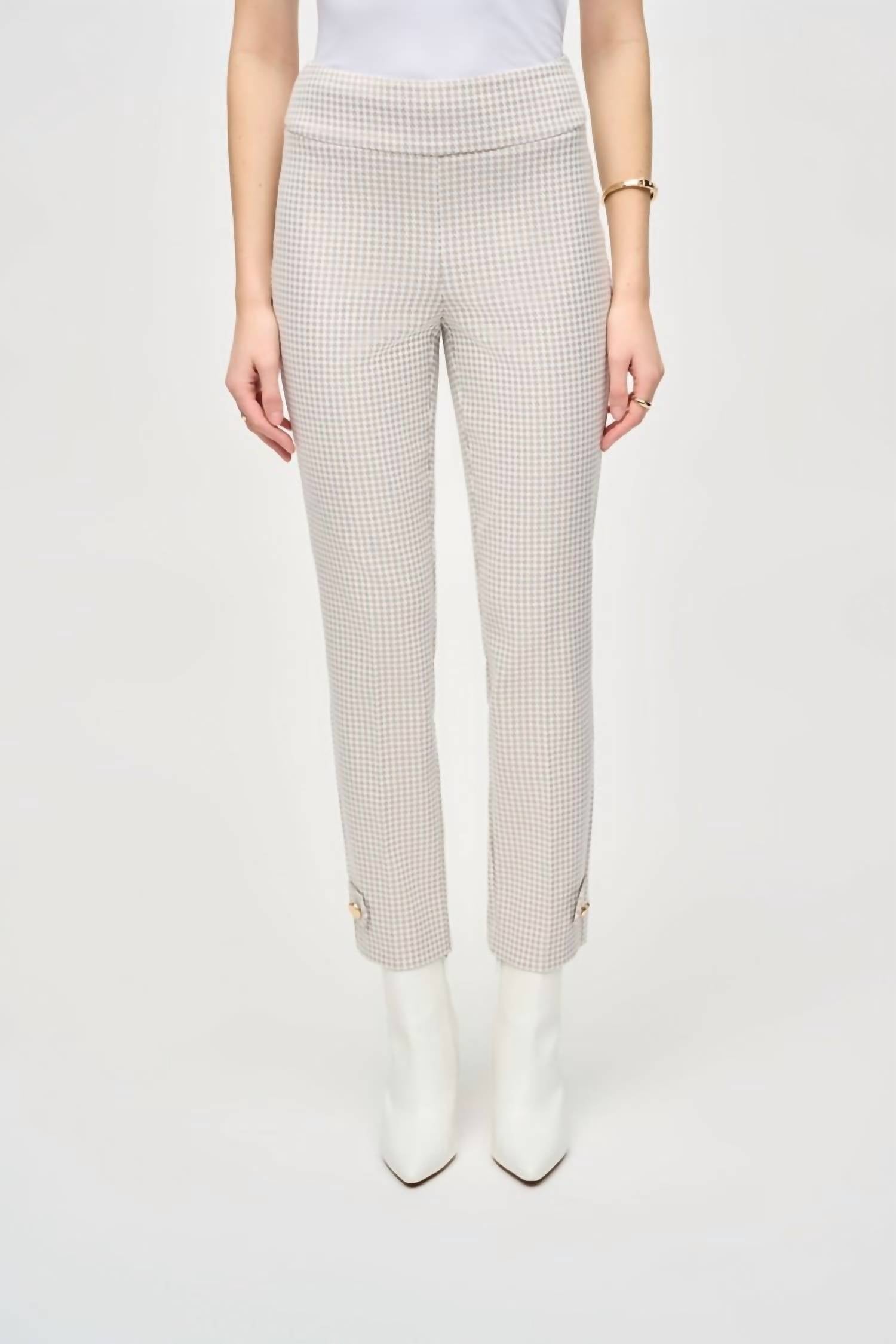 Pantalón de corte ajustado color blanco y beige