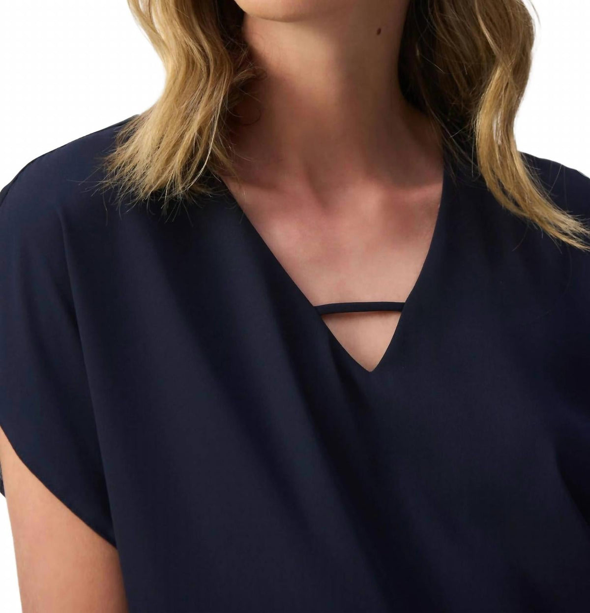 Top con cuello en V color azul