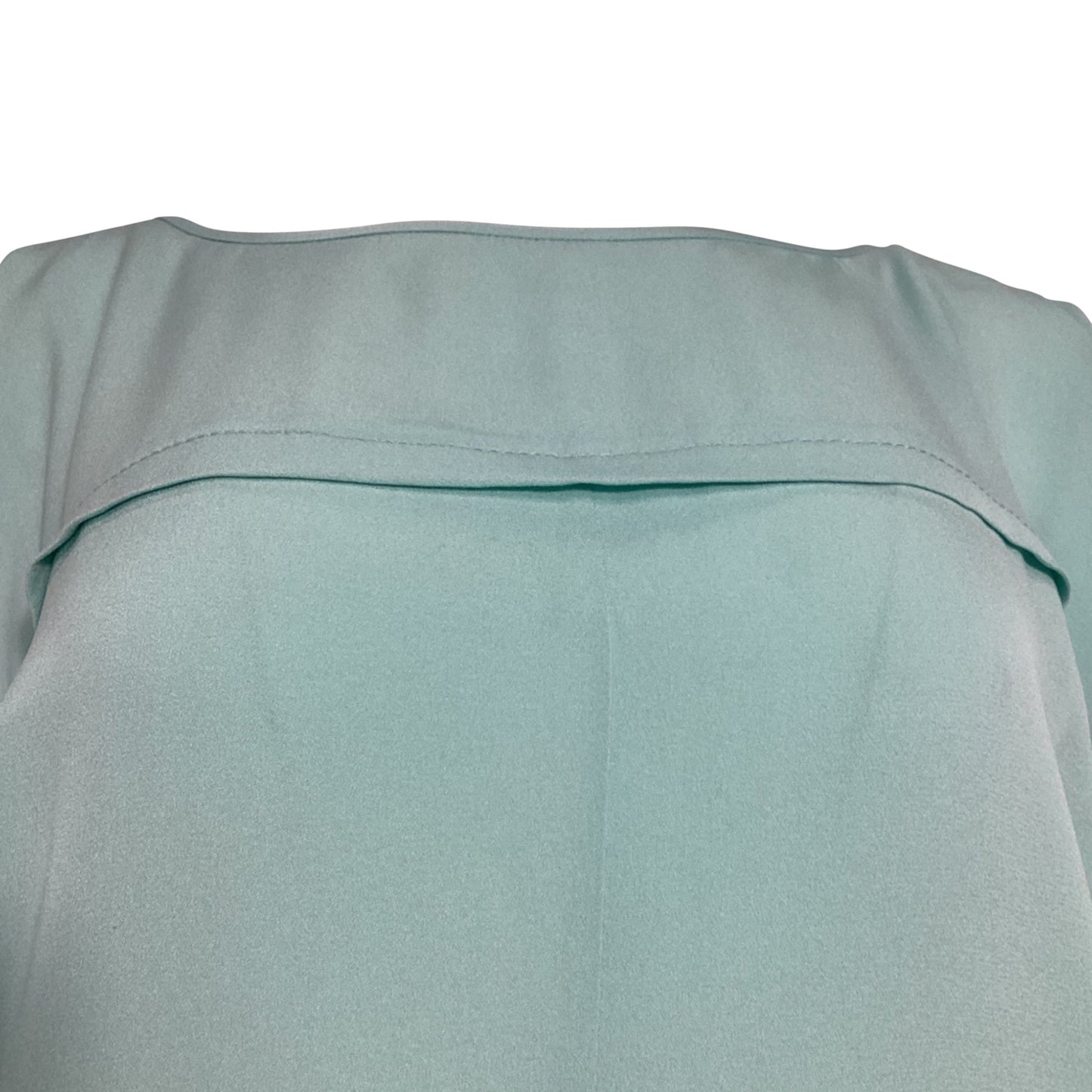 Blusa de seda de manga corta color turquesa