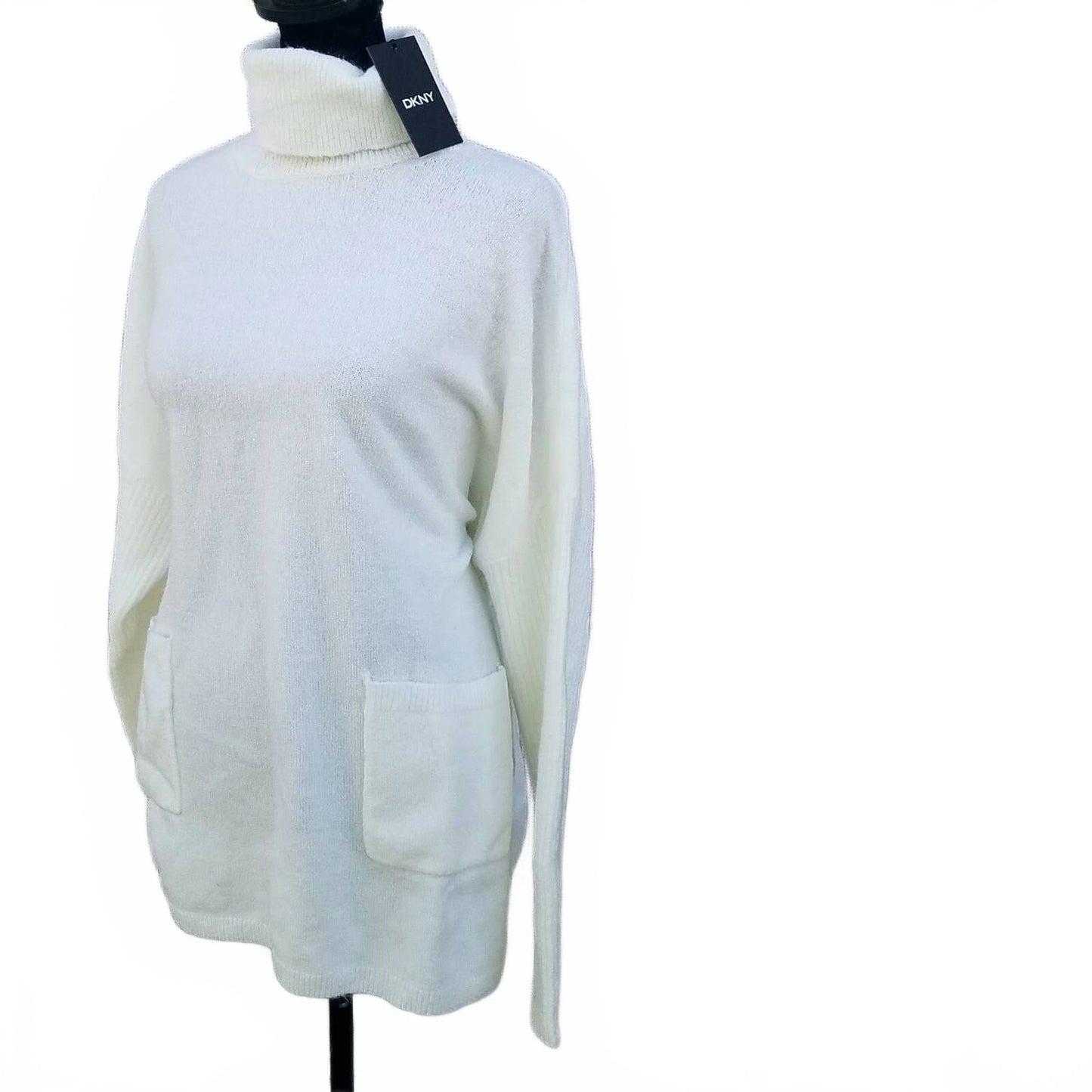 Suéter con cuello alto de corte amplio color marfil