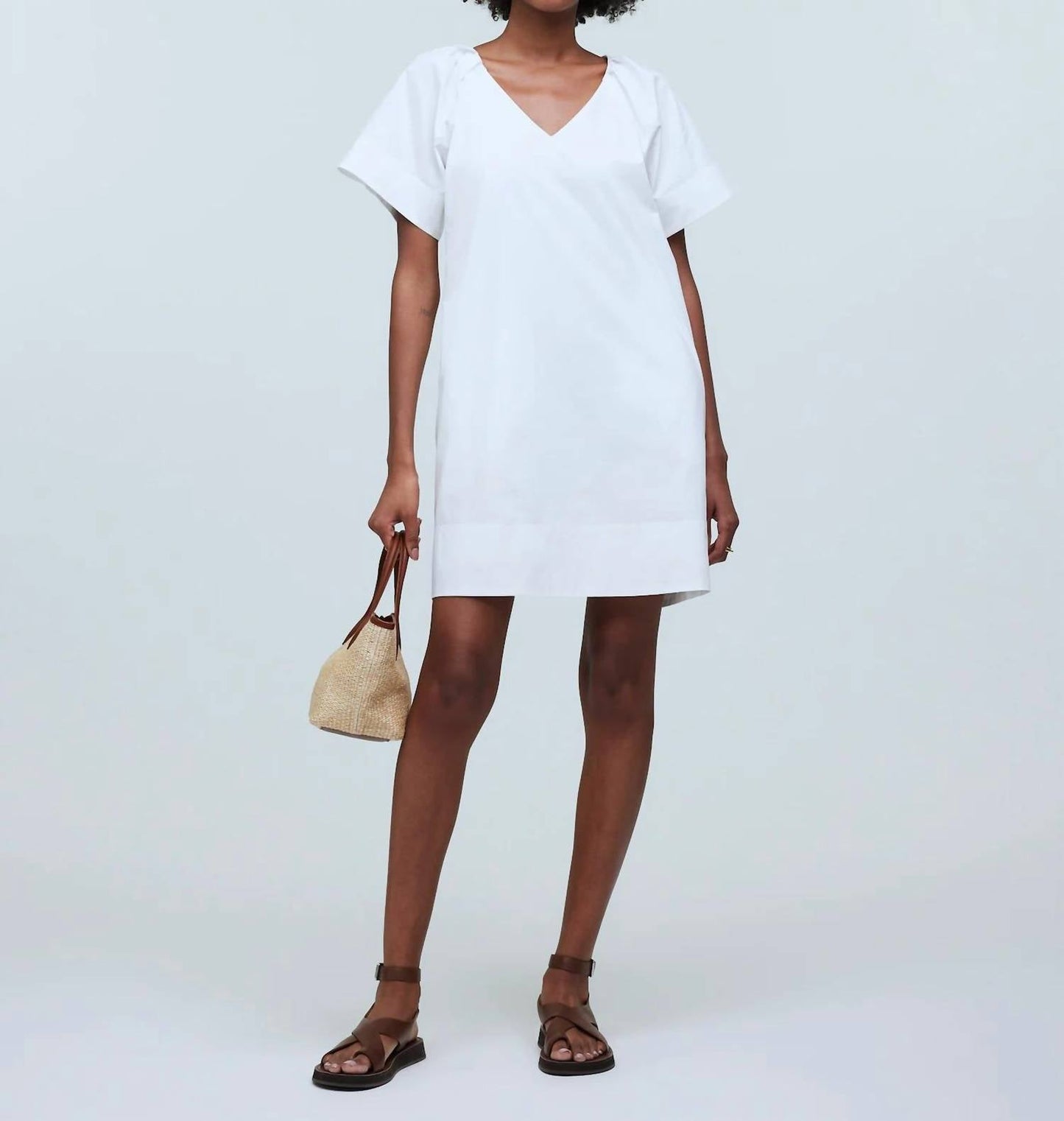 Vestido corto con cuello en V color blanco