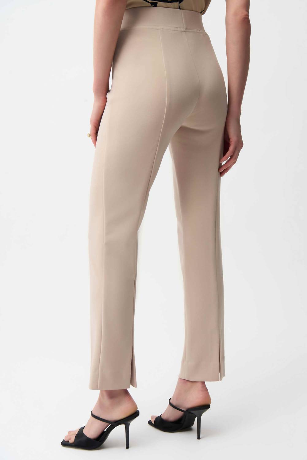 Pantalón color beige