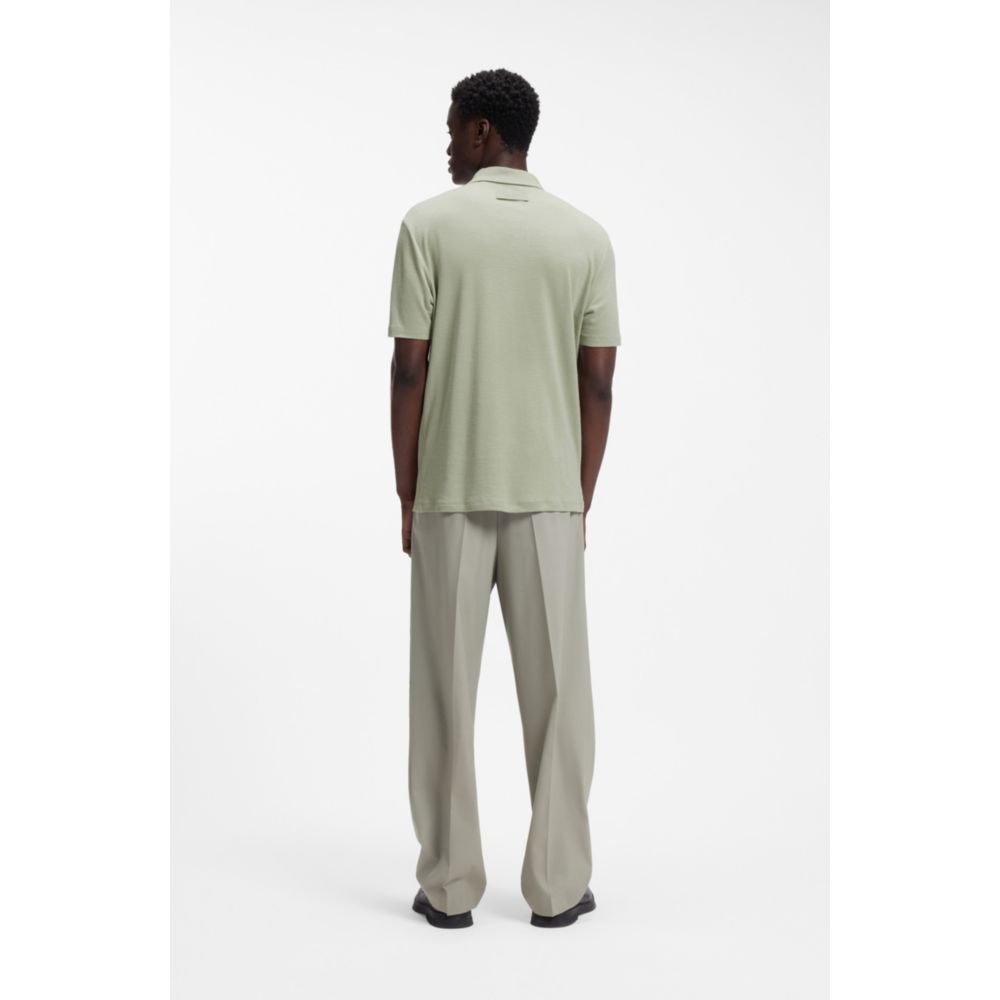 Polo de corte ajustado