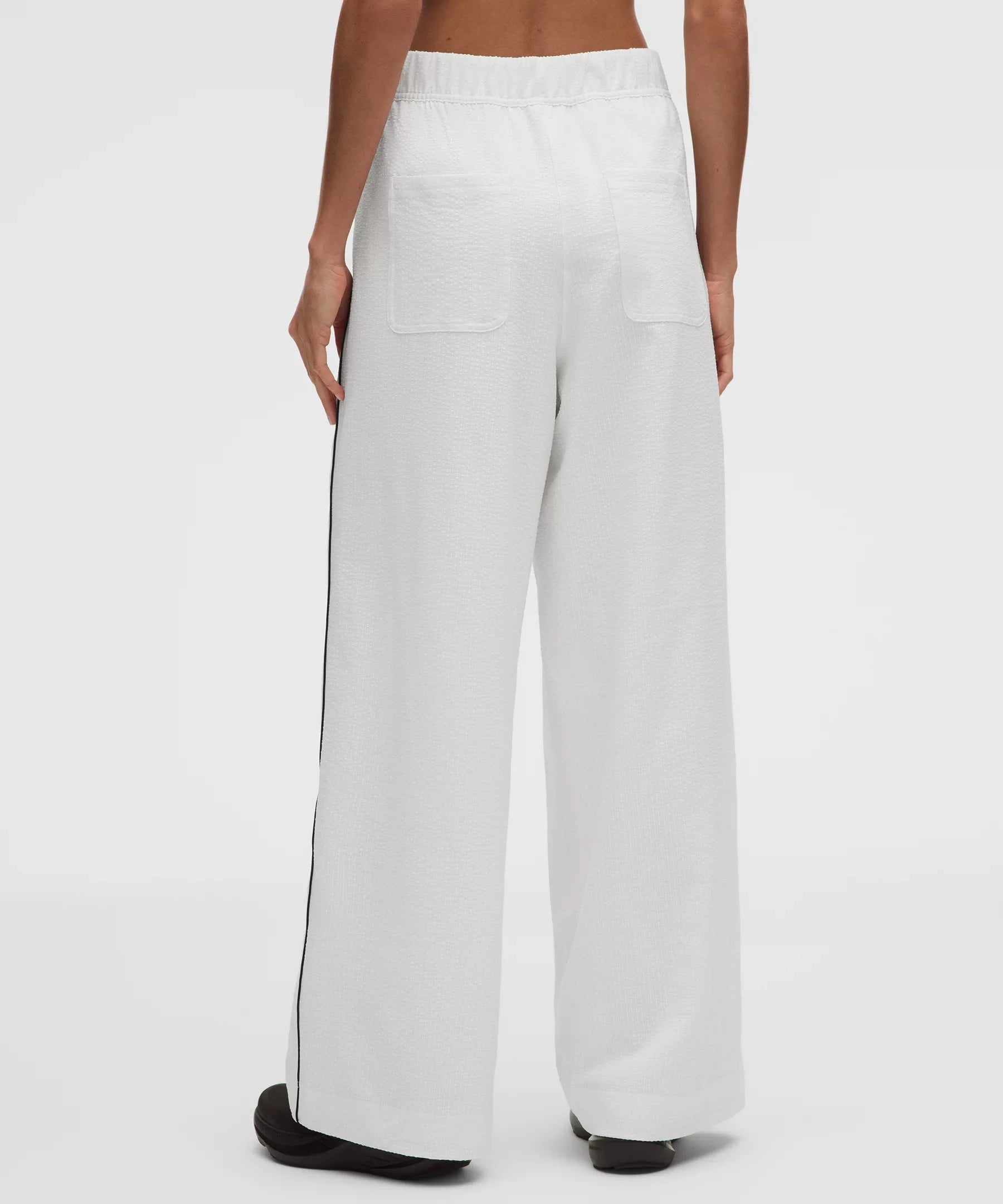Pantalón de tiro alto con pliegues