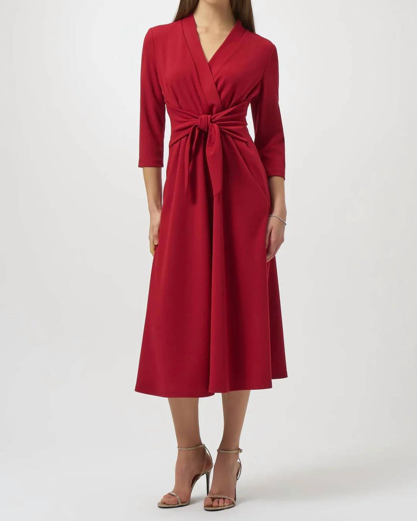Vestido midi con cuello en V