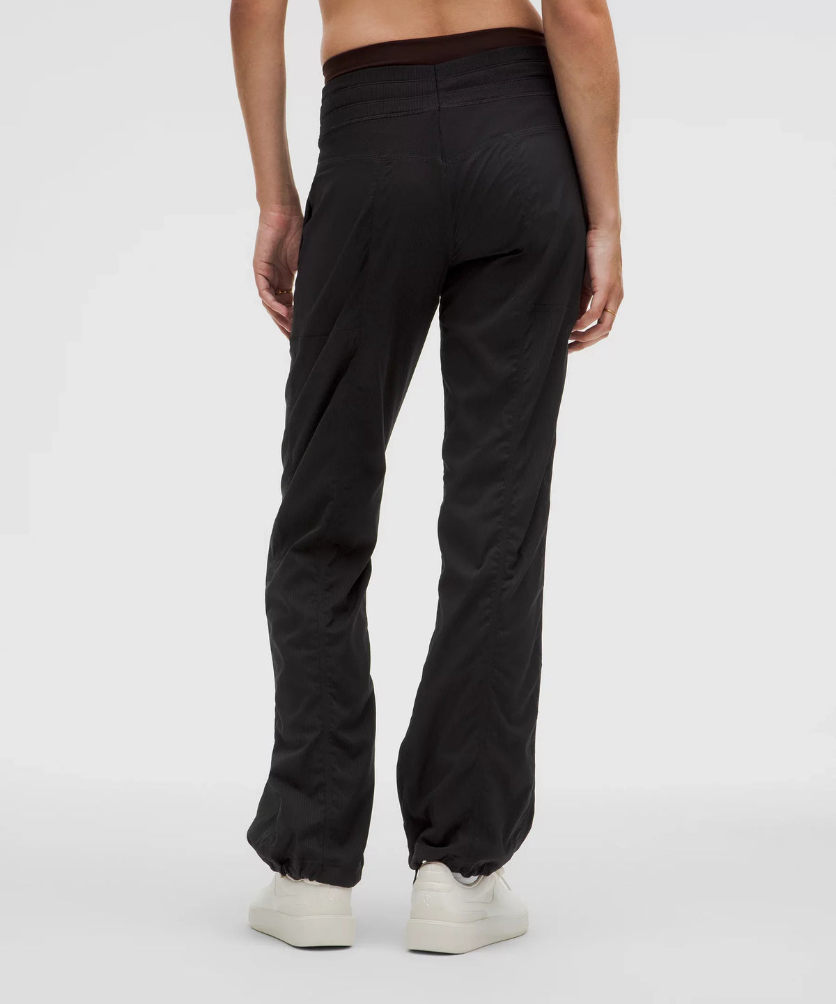 Pantalón de tiro medio