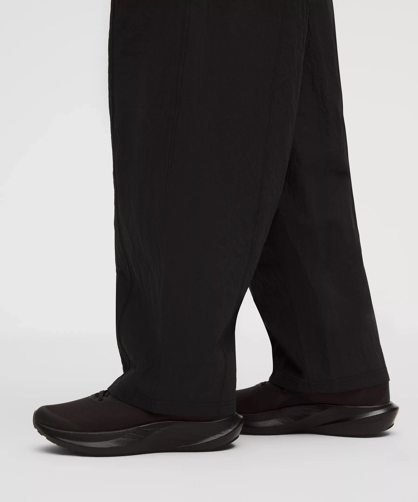 Pantalón de nailon de tiro medio