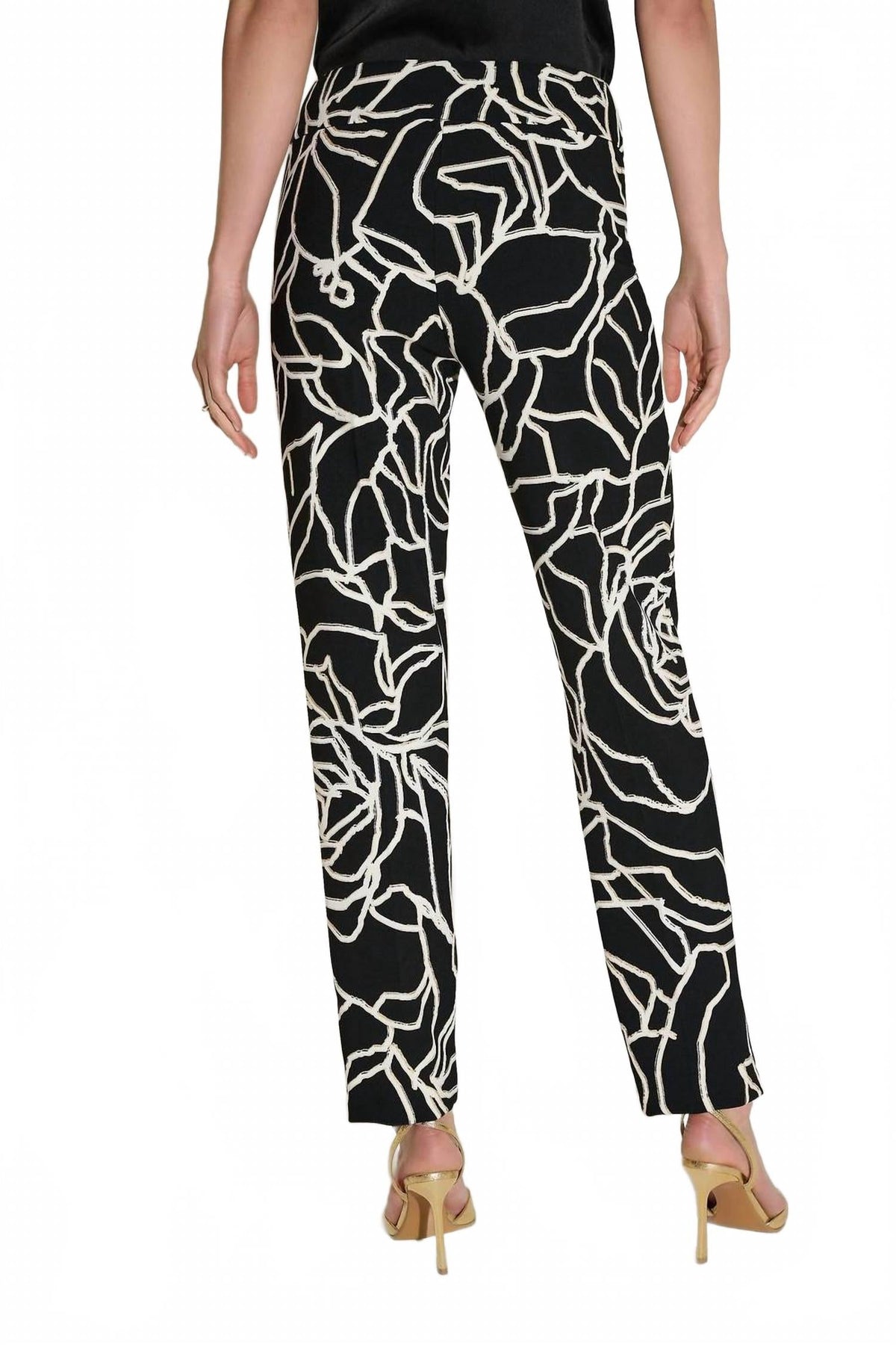 Pantalón con estampado floral color negro