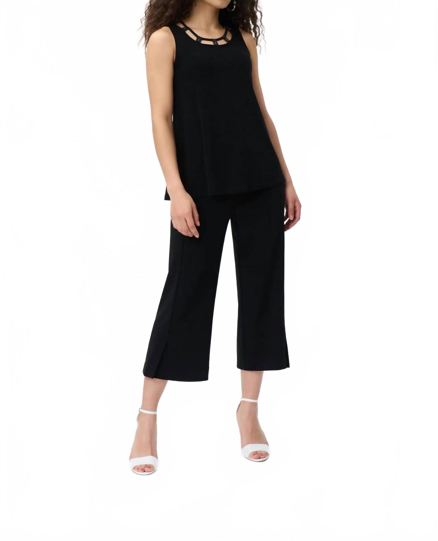 Top sin mangas color negro