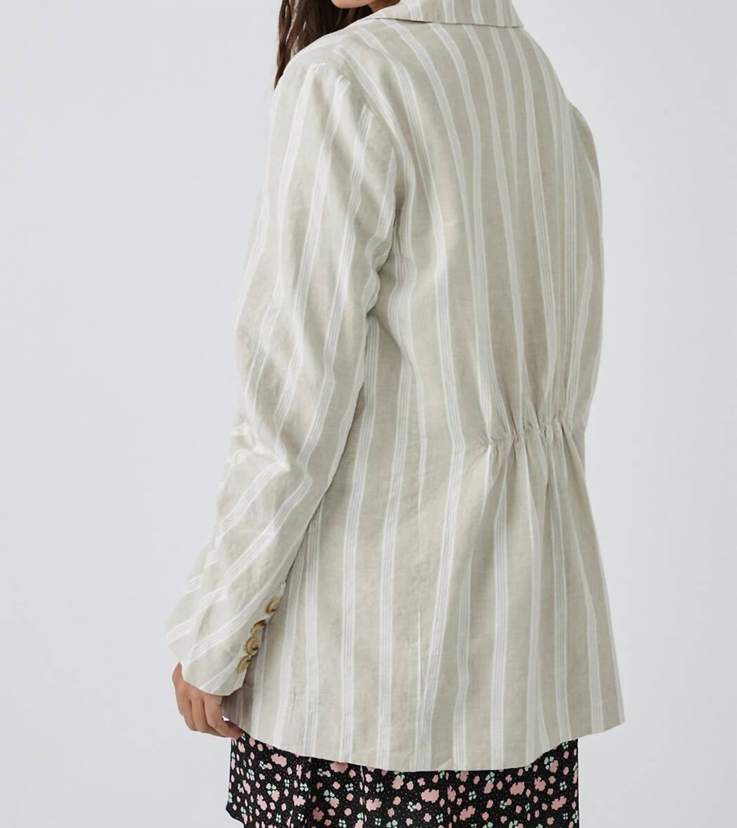 Blazer color beige