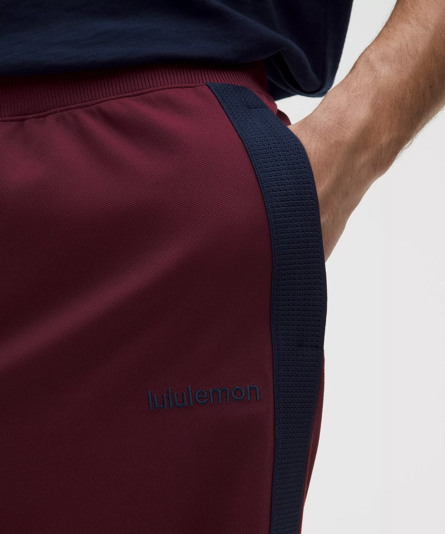 Pantalón de corte amplio