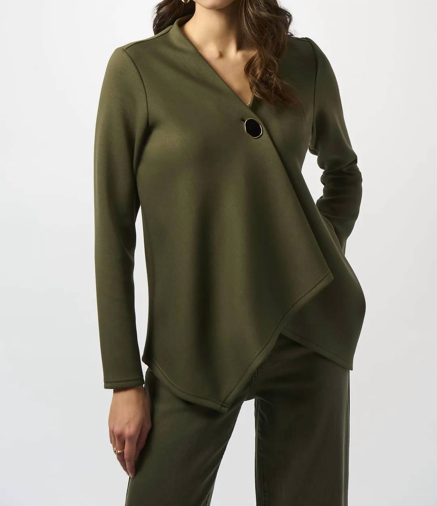 Chaqueta con cuello en V color caqui