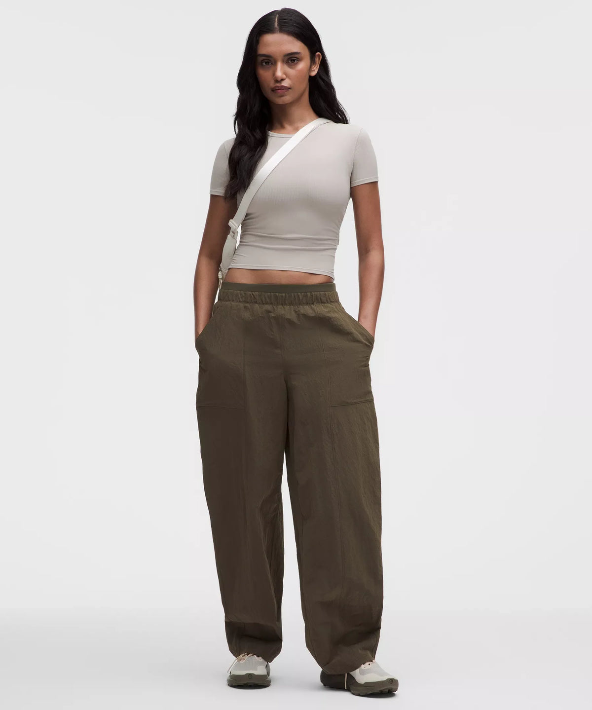 Pantalón de nailon de tiro medio