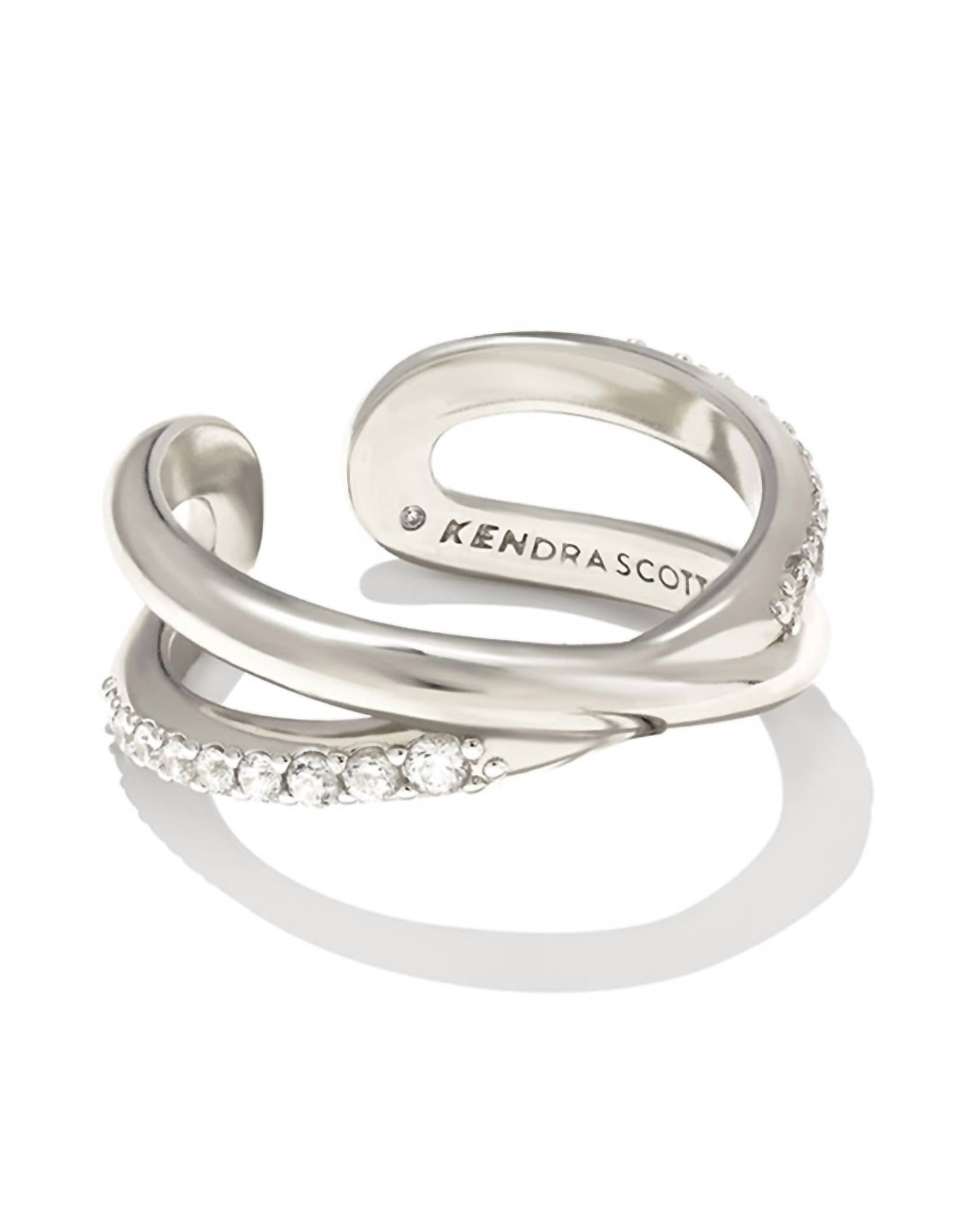 Anillo de mujer color plateado