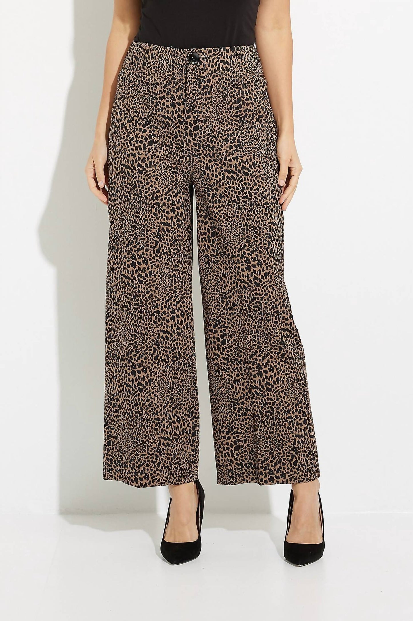 Pantalón de pierna ancha con estampado animal color negro y café
