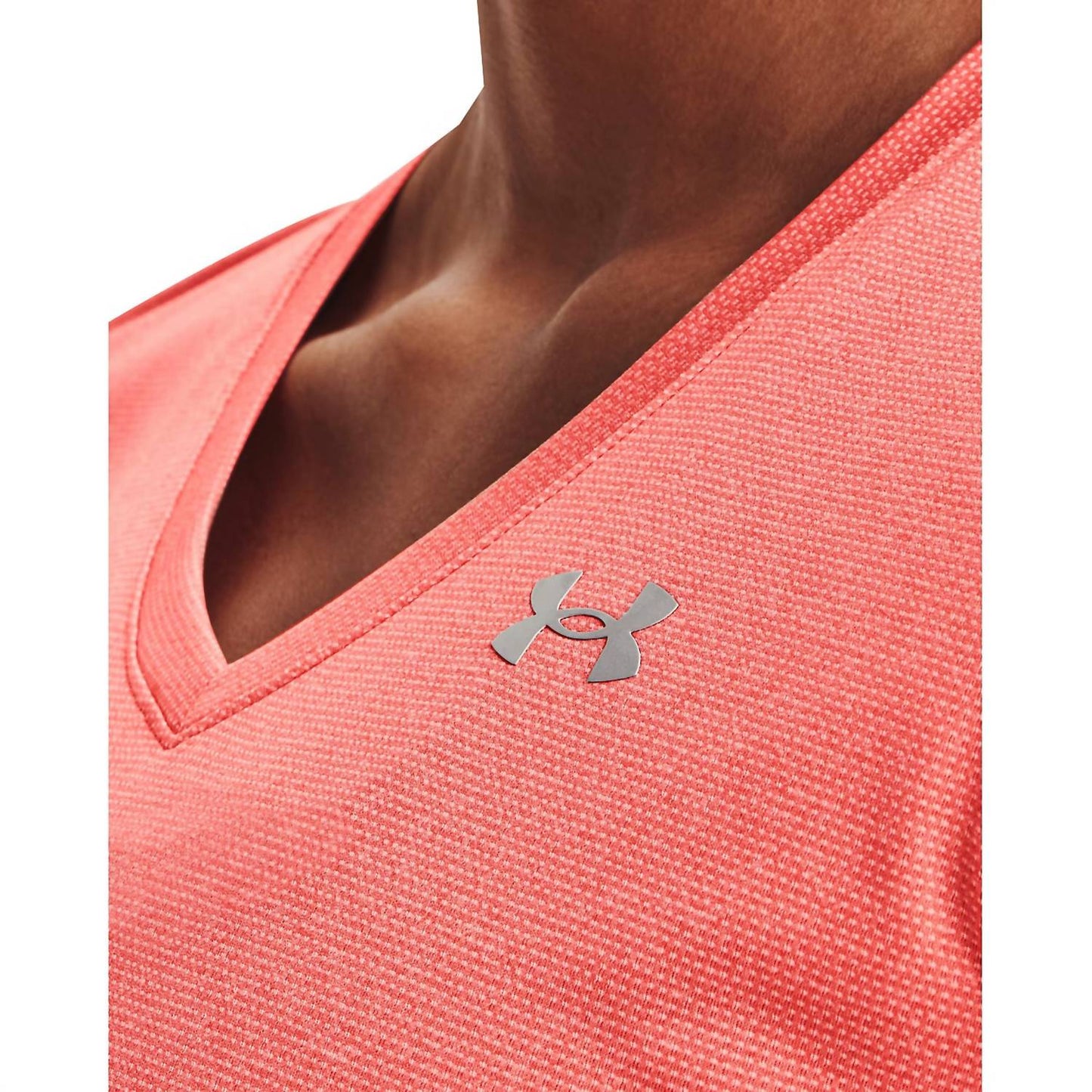 Camiseta de manga corta con cuello en V color rosado