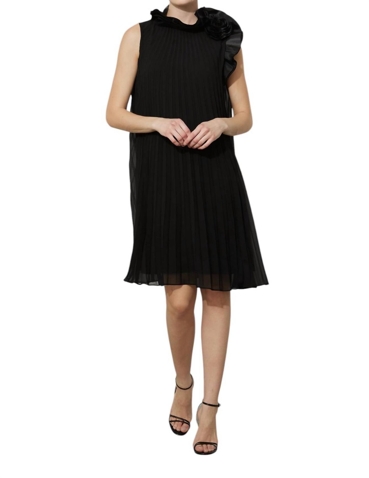 Vestido sin mangas color negro