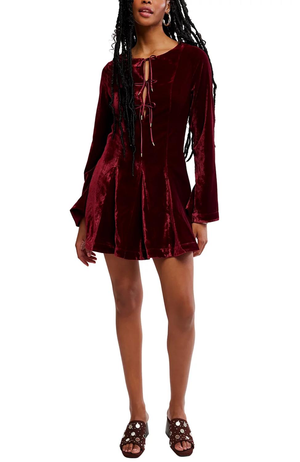 Vestido de terciopelo corto