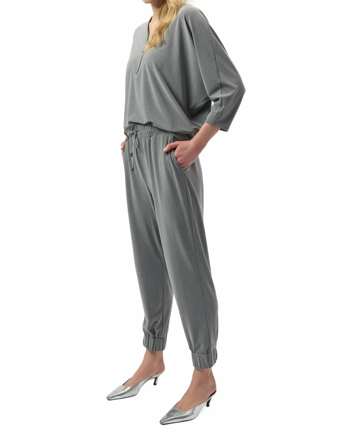 Pantalón deportivo color gris