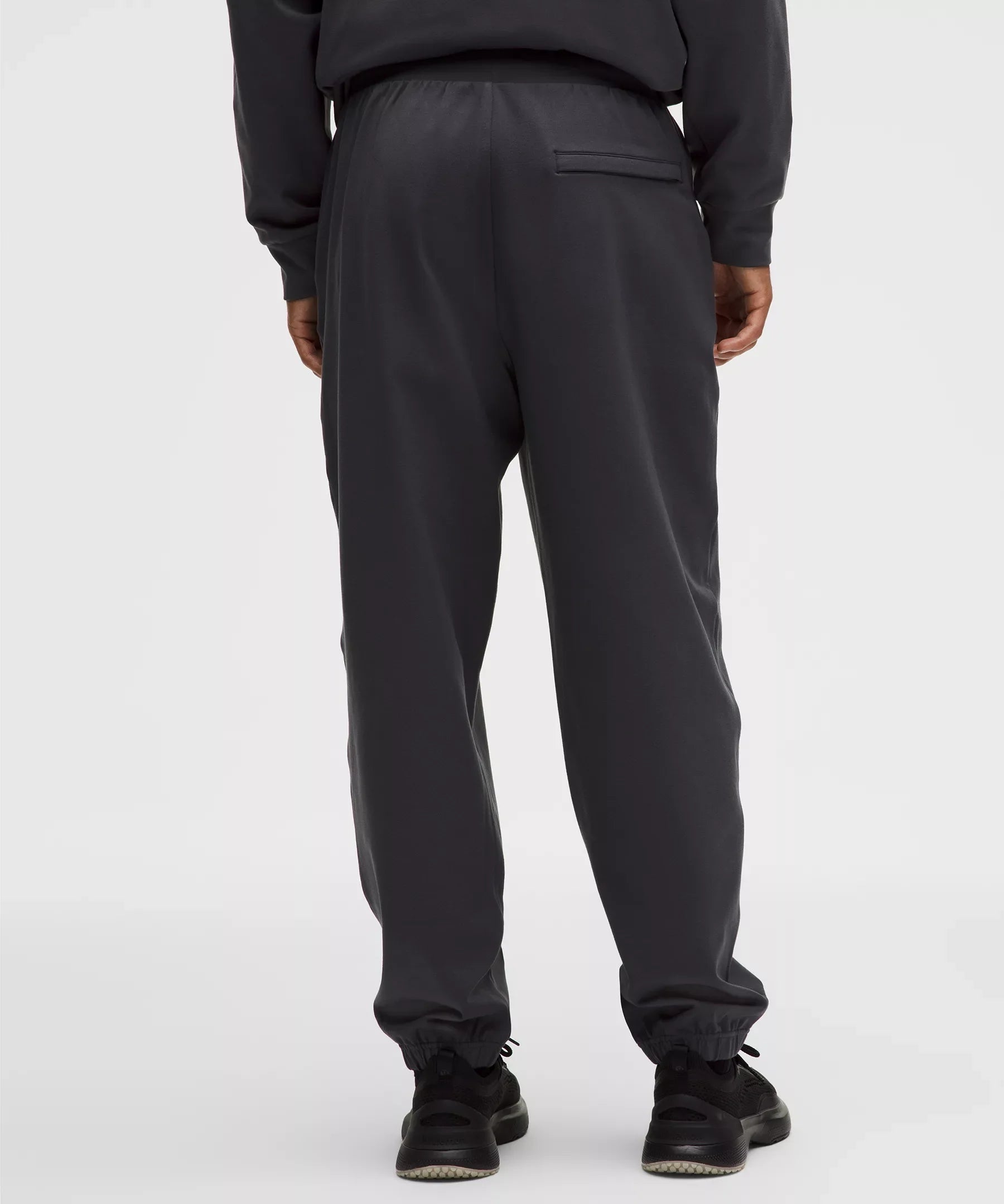 Pantalón deportivo de corte amplio
