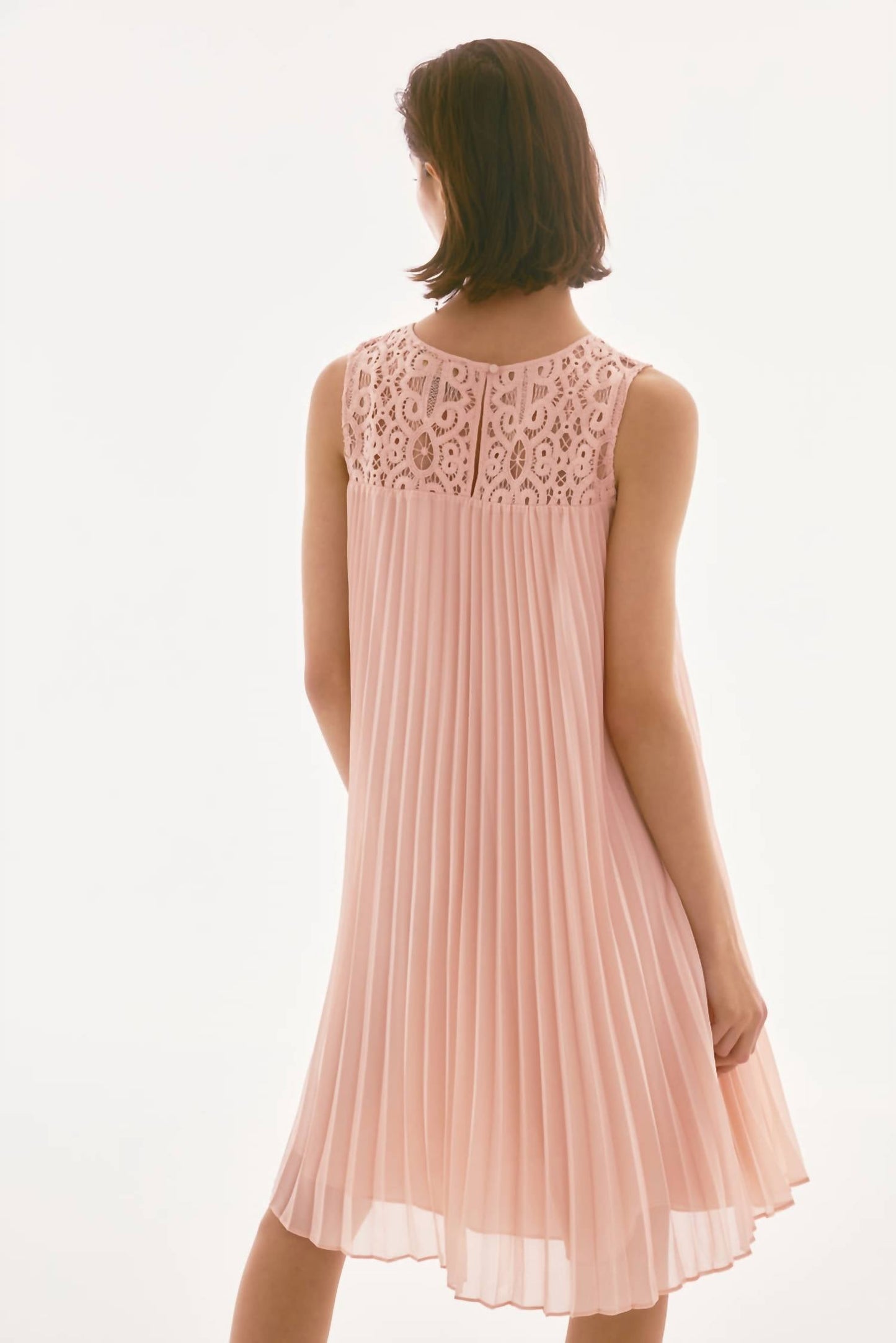 Vestido de gasa sin mangas con pliegues