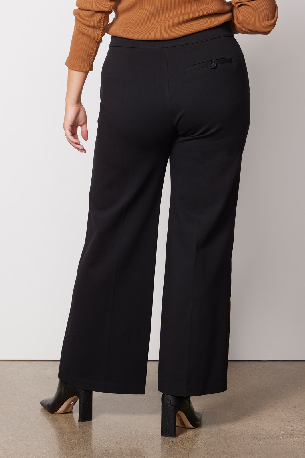 Pantalón de mujer de pierna ancha