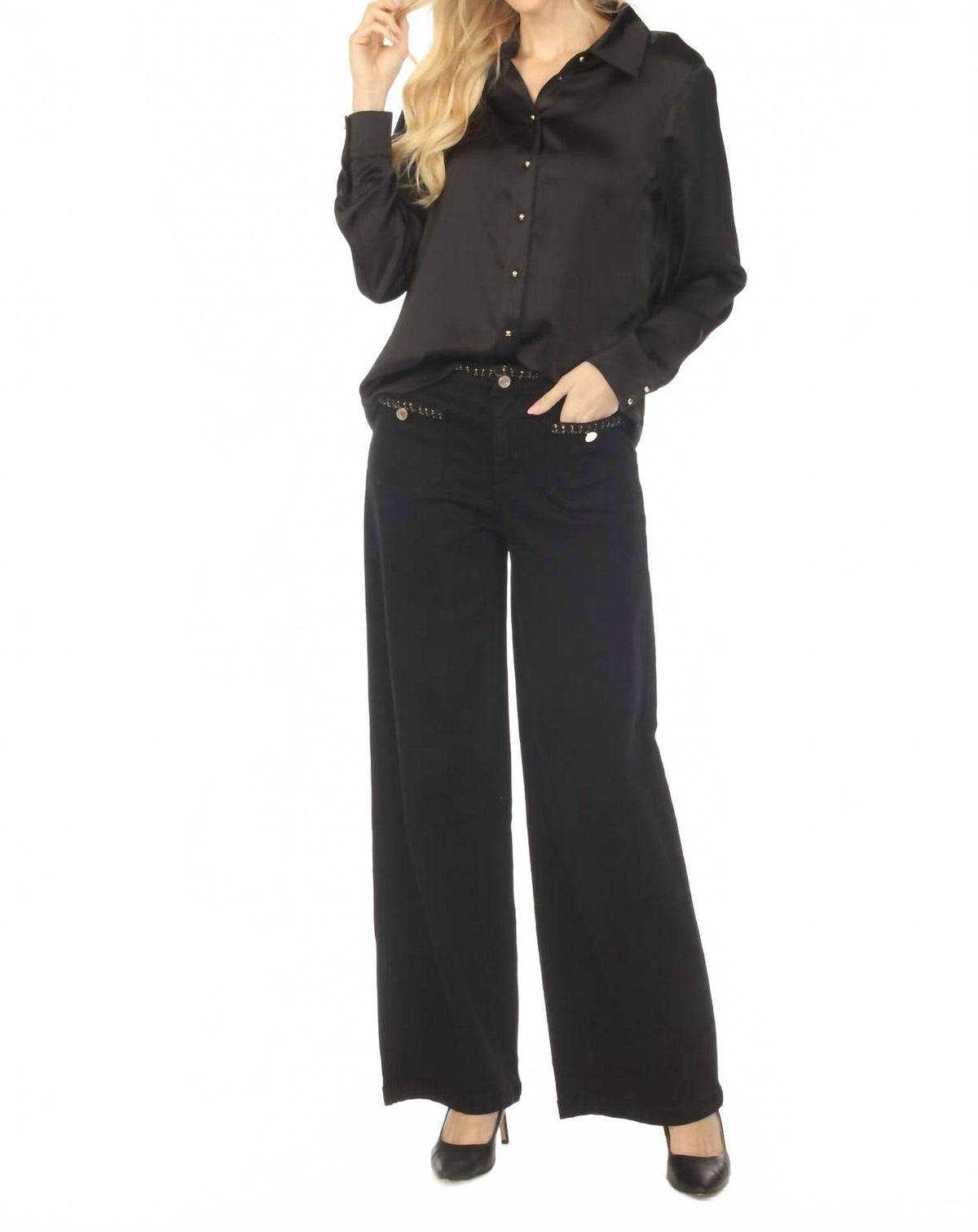 Blusa de satén color negro
