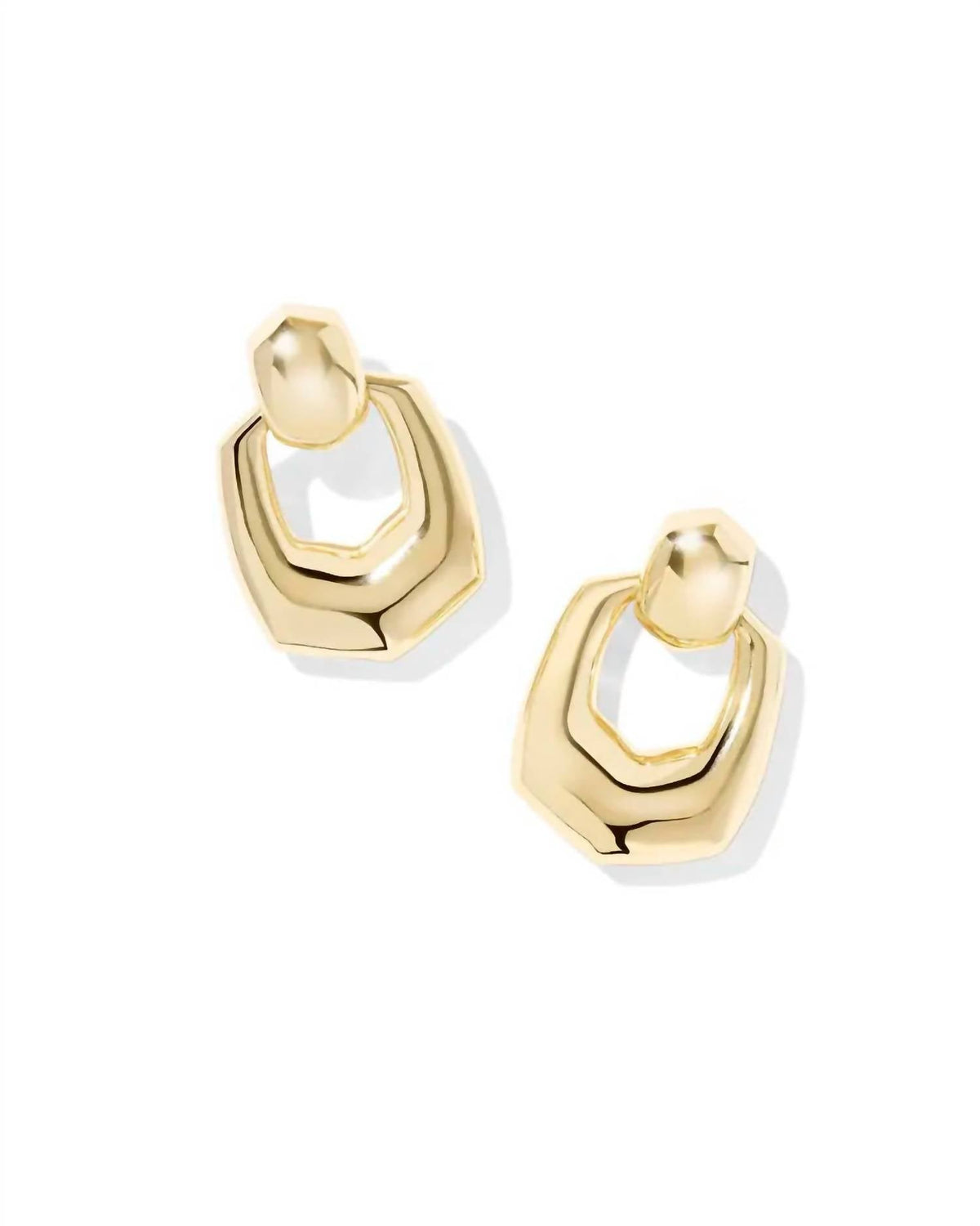 Aretes de mujer color dorado