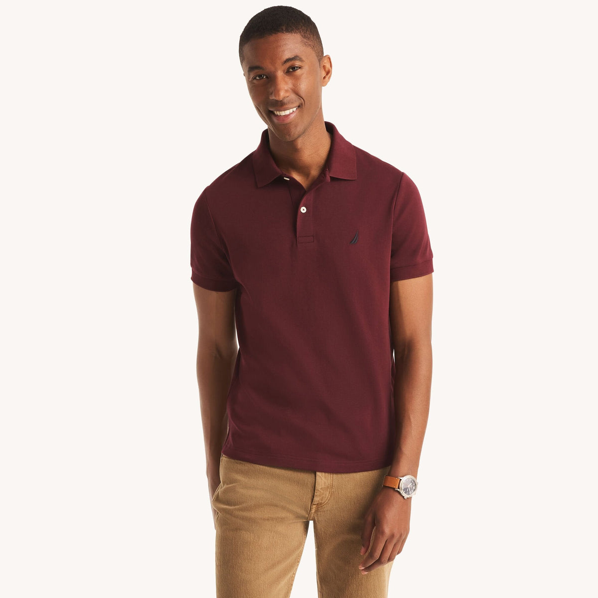 Polo de corte ajustado