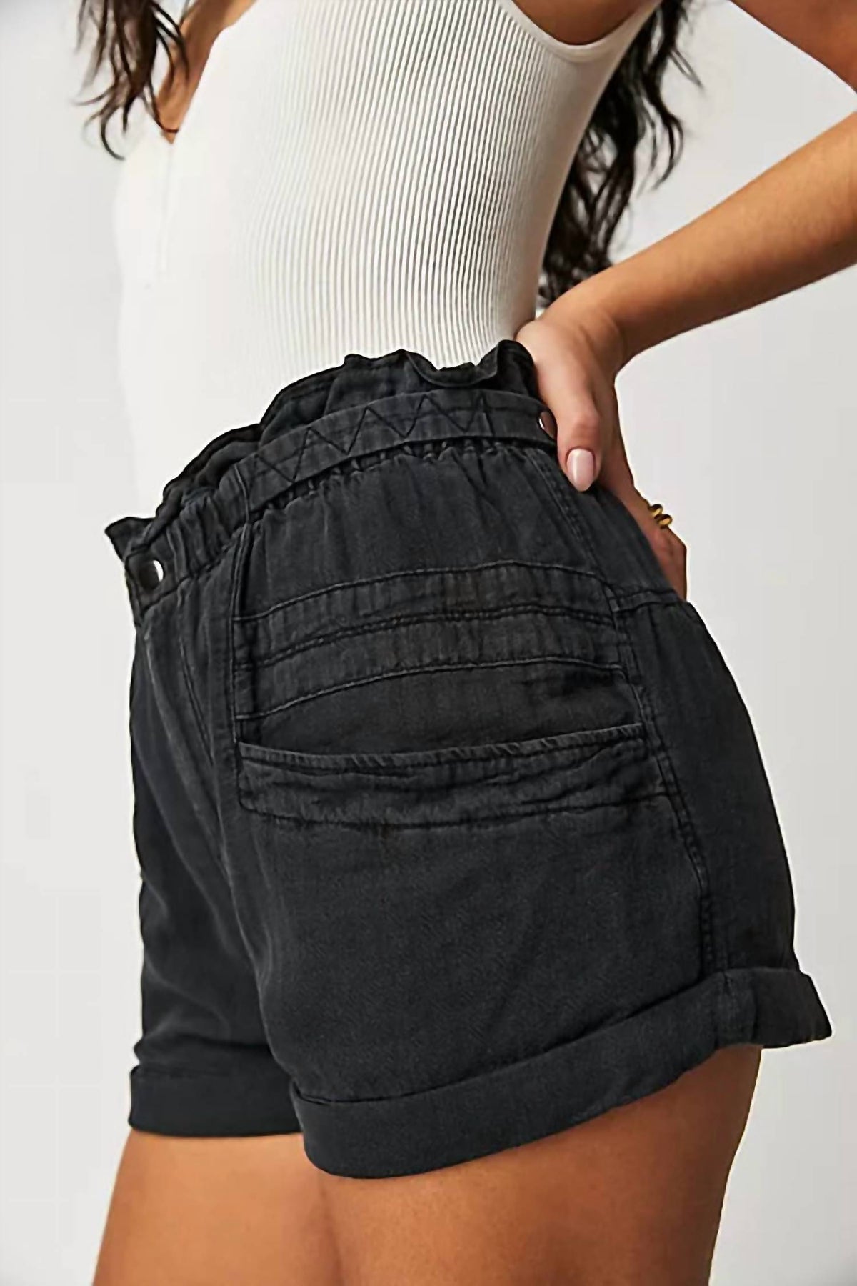 Short color negro