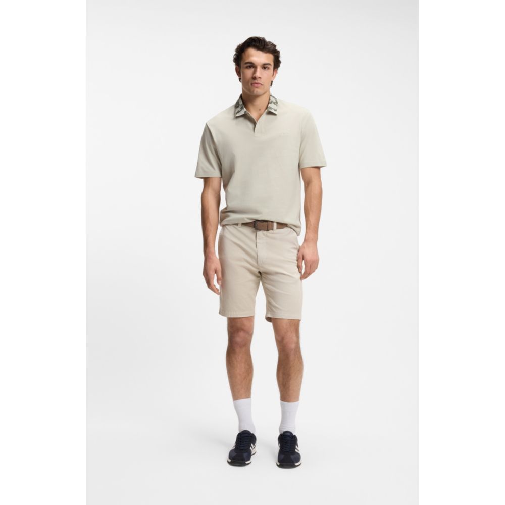 Polo de corte amplio