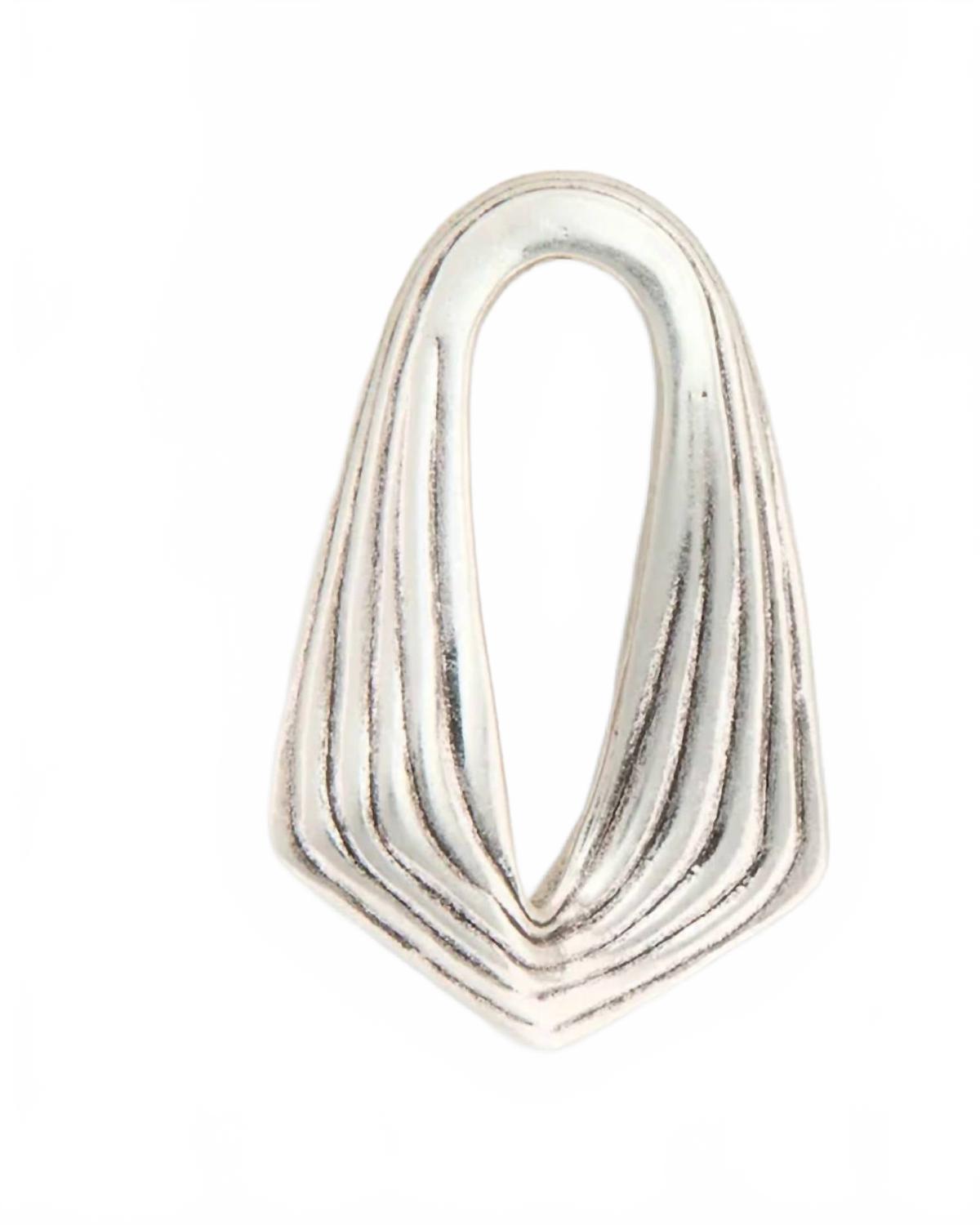 Aretes de mujer color plateado
